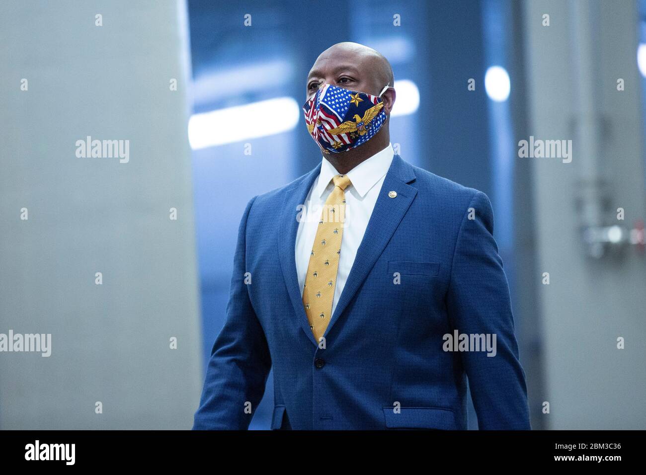 Der US-Senator Tim Scott (Republikaner von South Carolina) geht am Mittwoch, den 6. Mai 2020, durch die Subway des Senats im Kapitol der Vereinigten Staaten in Washington, DC, USA. Quelle: Stefani Reynolds/CNP/MediaPunch Stockfoto