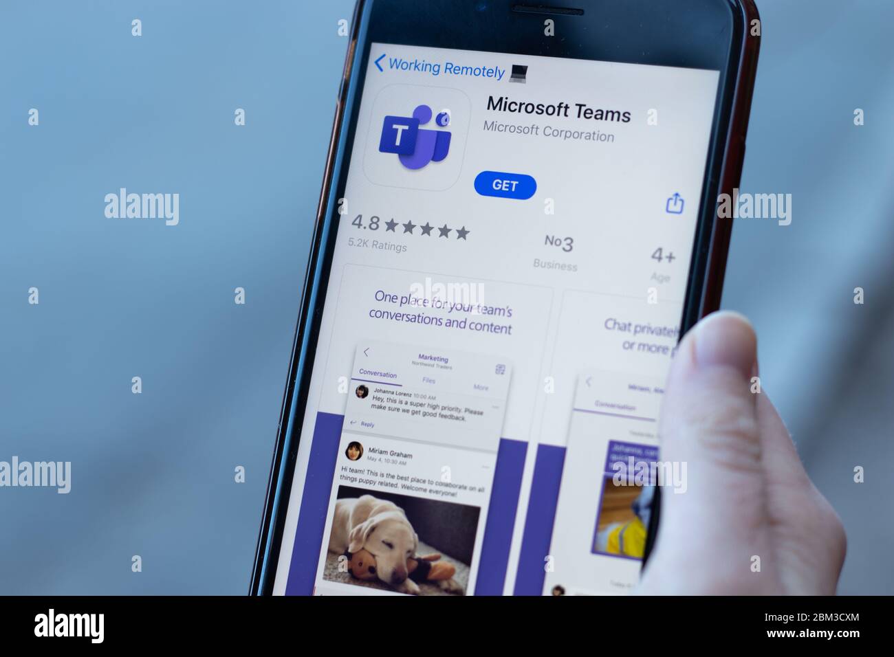 New York, USA - 1. Mai 2020: Microsoft Teams App Logo Nahaufnahme auf dem Handy-Bildschirm, illustrative Editorial Stockfoto