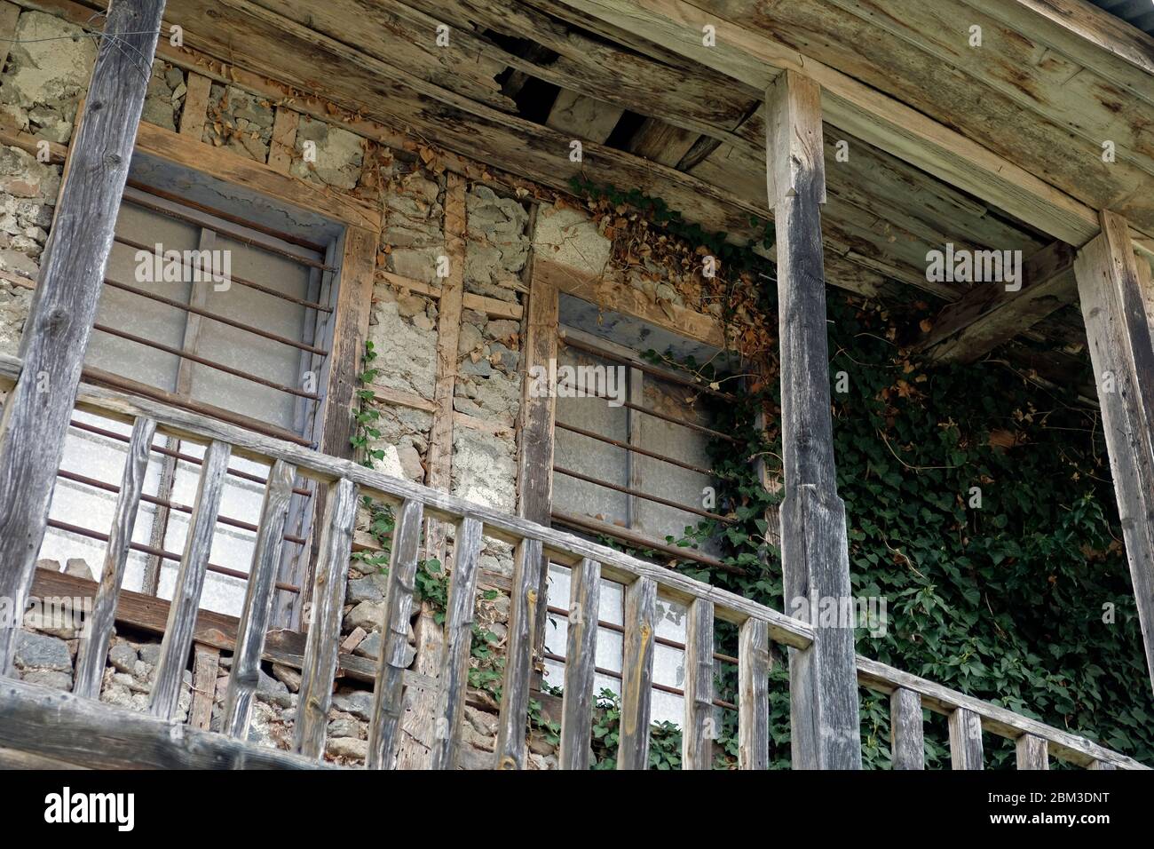 Ein traditionelles altes Haus, das aus Stein und Holz im Bezirk macka in der provinz trabzon gebaut wurde Stockfoto