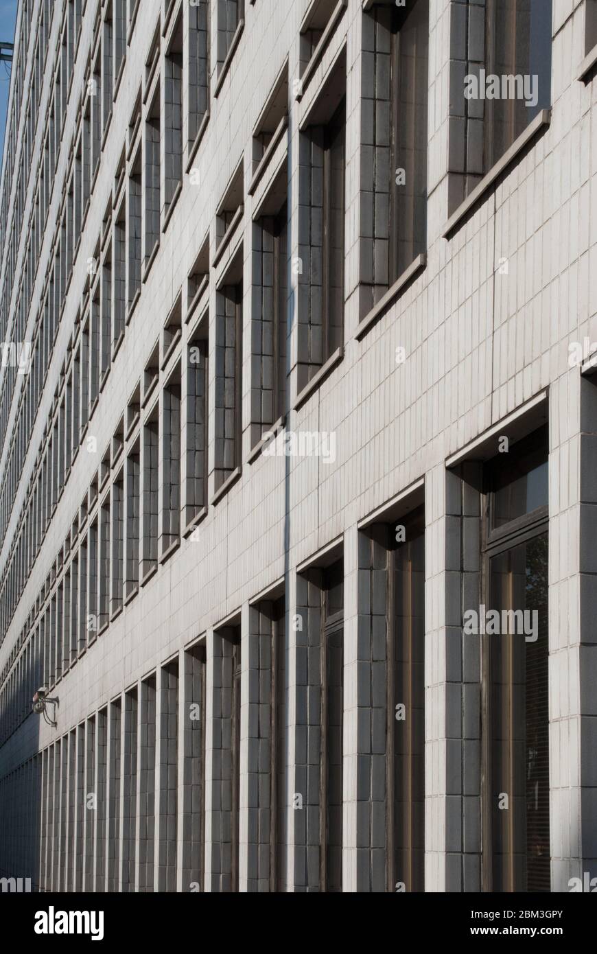 1960s 1970er Bürogebäude 20 Great Eastern Street, Shoreditch, London EC2A 3EH Fenster Fliesen Detail Stockfoto