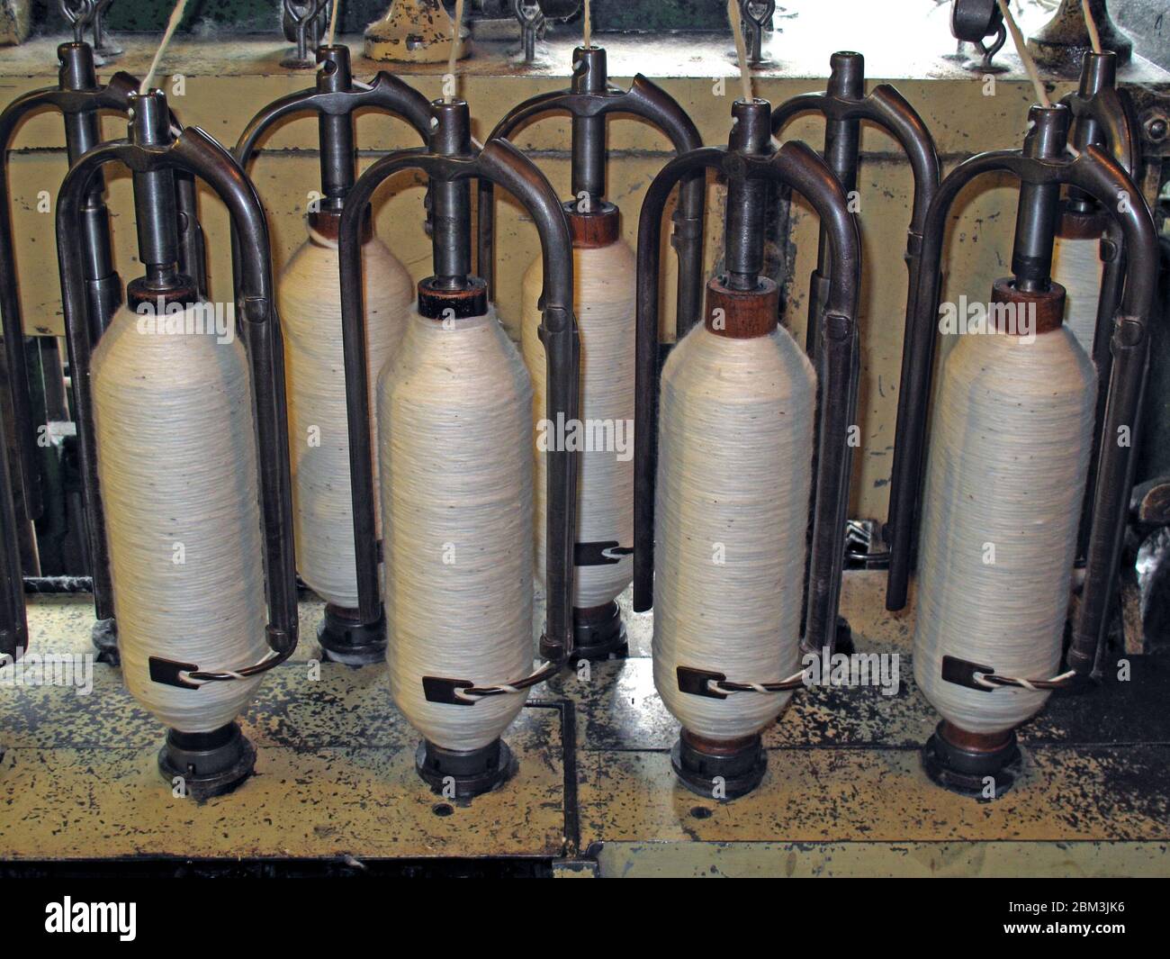 Innerhalb einer Manchester Cotton Mill, Cottonopolis, Herstellung von Baumwolle und Tuch - Spinnmaschine, Herstellung Baumwollfaden Stockfoto