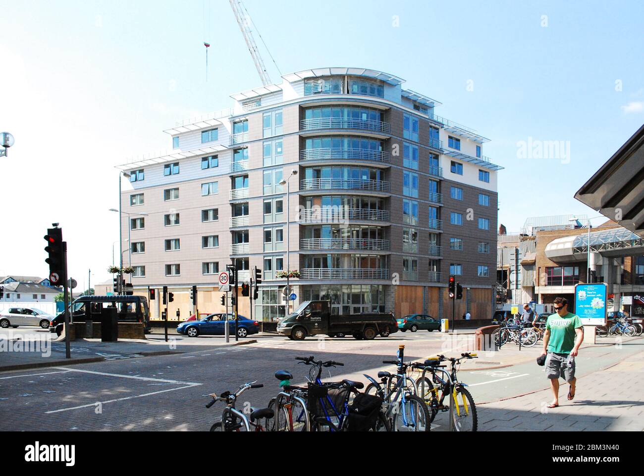 Moderne Architektur im Bau Studentenunterkunft IQ Wave, 15 Wood Street, Kingston upon Thames KT1 1TY von Paul Brookes Architects Stockfoto