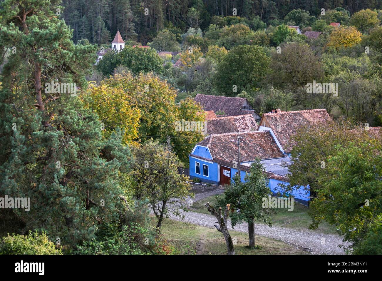Viscri Saxon Dorf traditionelles Haus schöne Herbstlandschaft Stockfoto