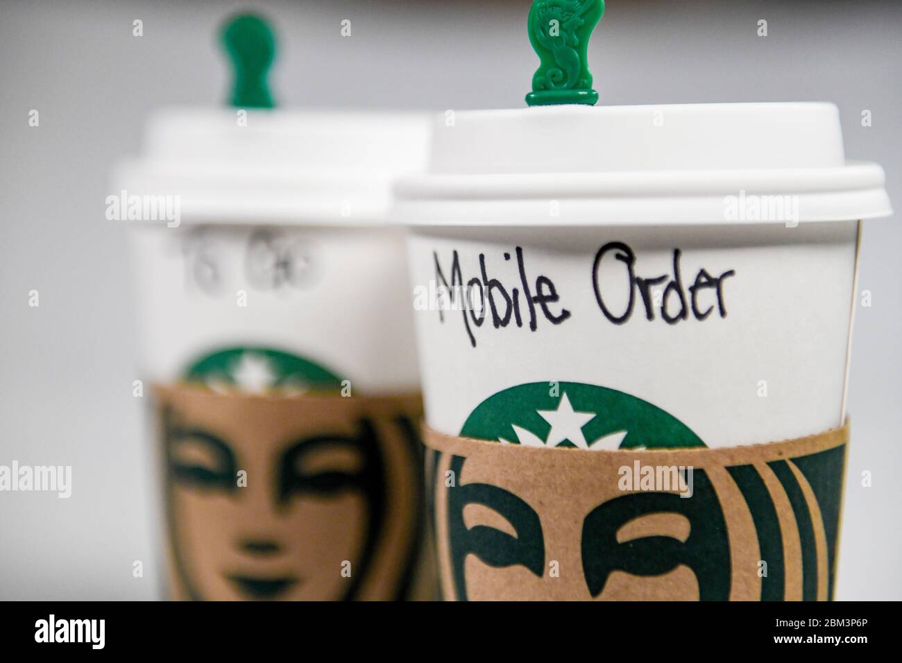 Starbucks Tassen - Starbucks Trinkbecher Stockfoto