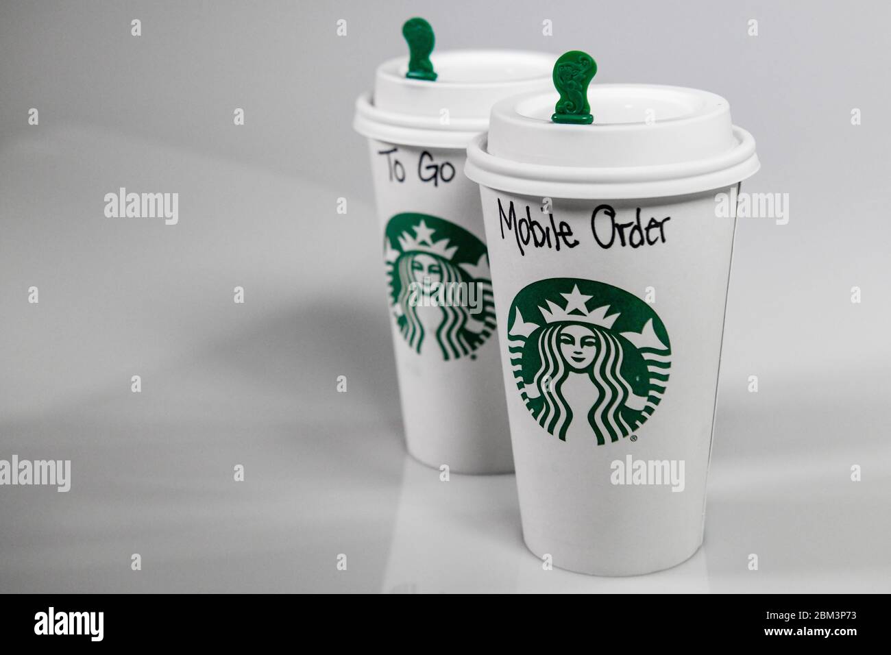 Starbucks Tassen - Starbucks Trinkbecher Stockfoto