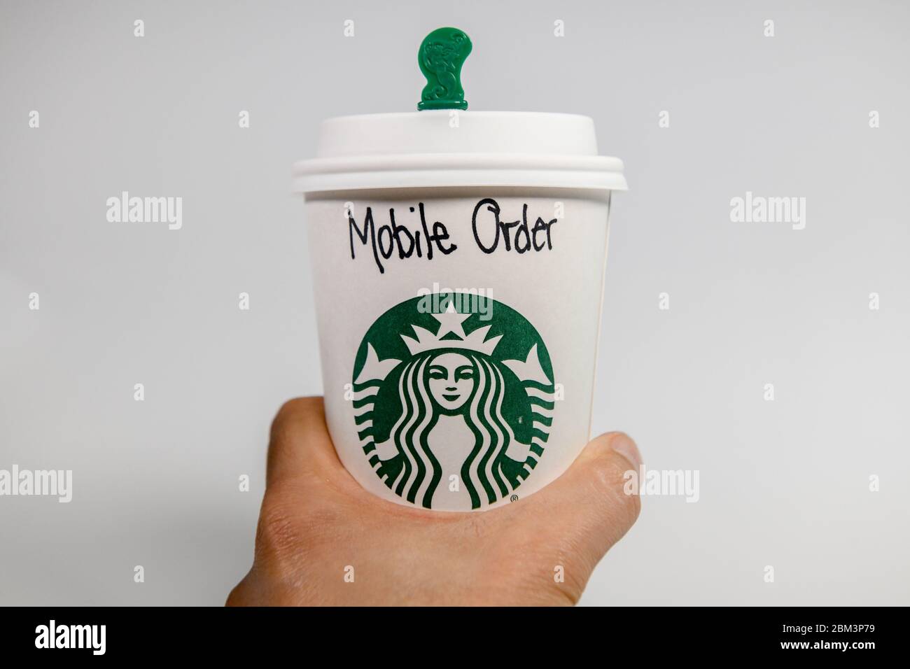 Starbucks Tassen - Starbucks Trinkbecher Stockfoto