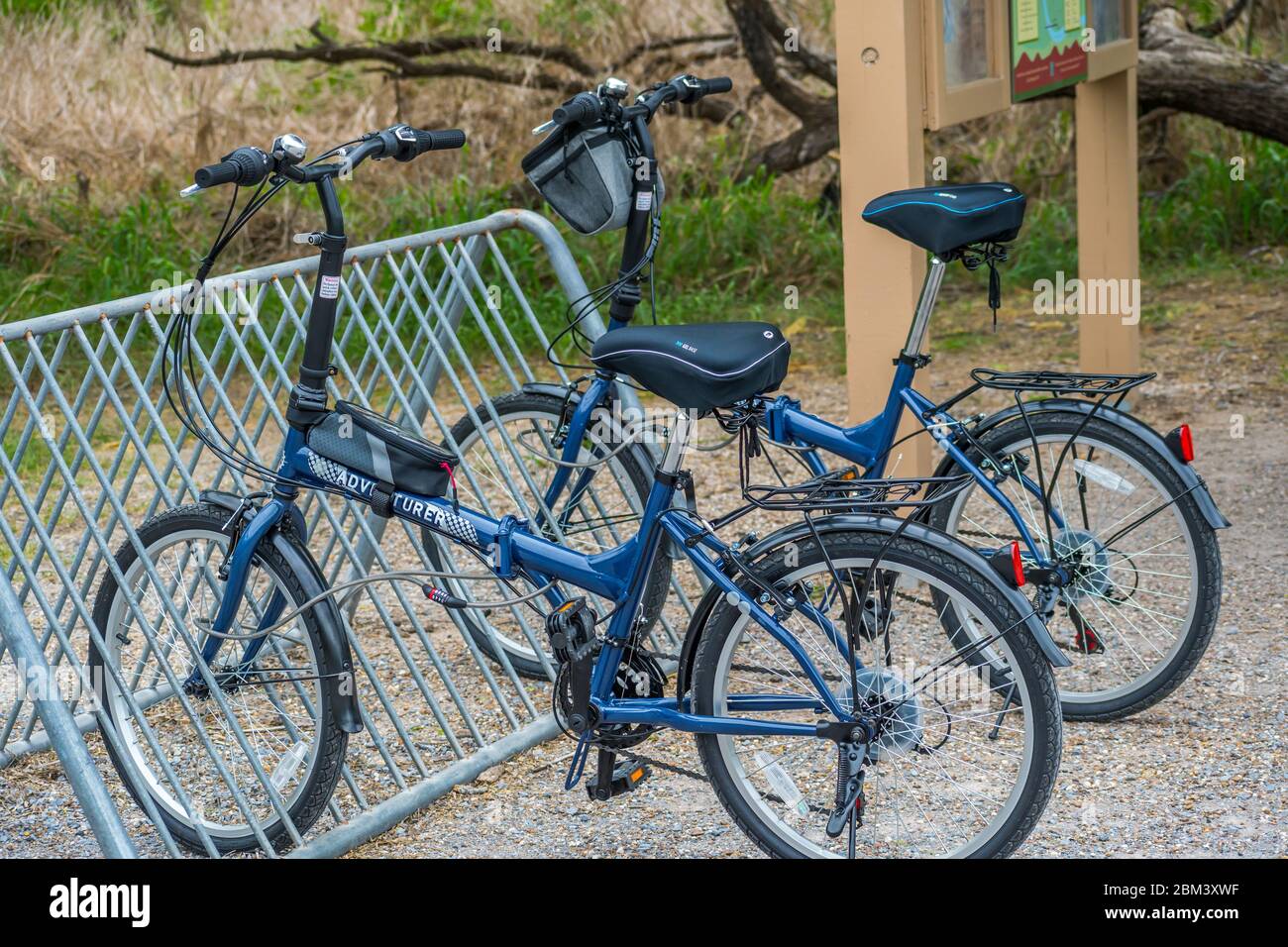 Rio Grande Valley SP, USA - 16. April 2019: Ein Leihfahrrad-Stand entlang der Straße des Parks Stockfoto