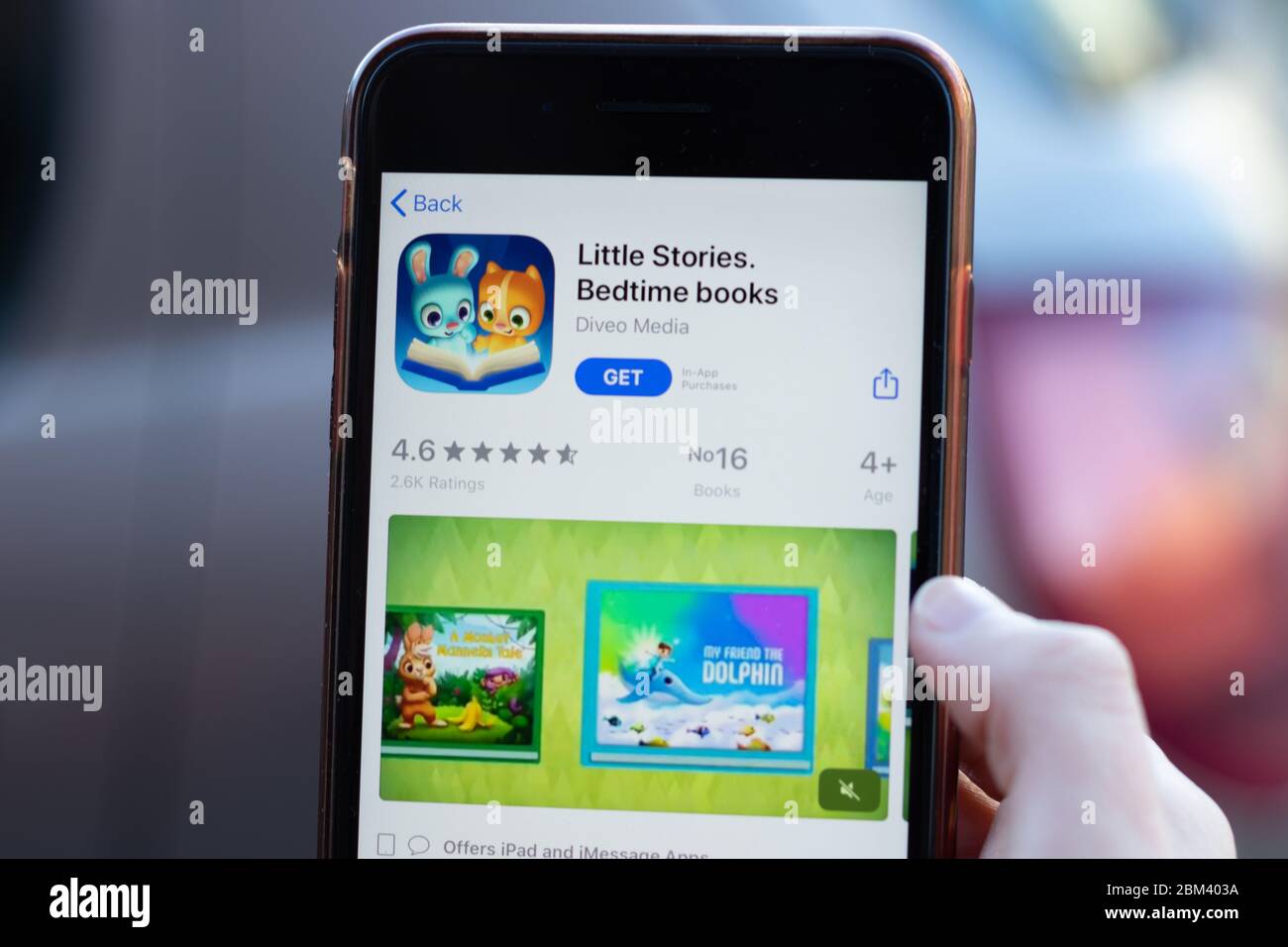 New York, USA - 1. Mai 2020: Little Stories Bedtime App Logo Nahaufnahme auf dem Handy-Bildschirm, illustrative Editorial Stockfoto