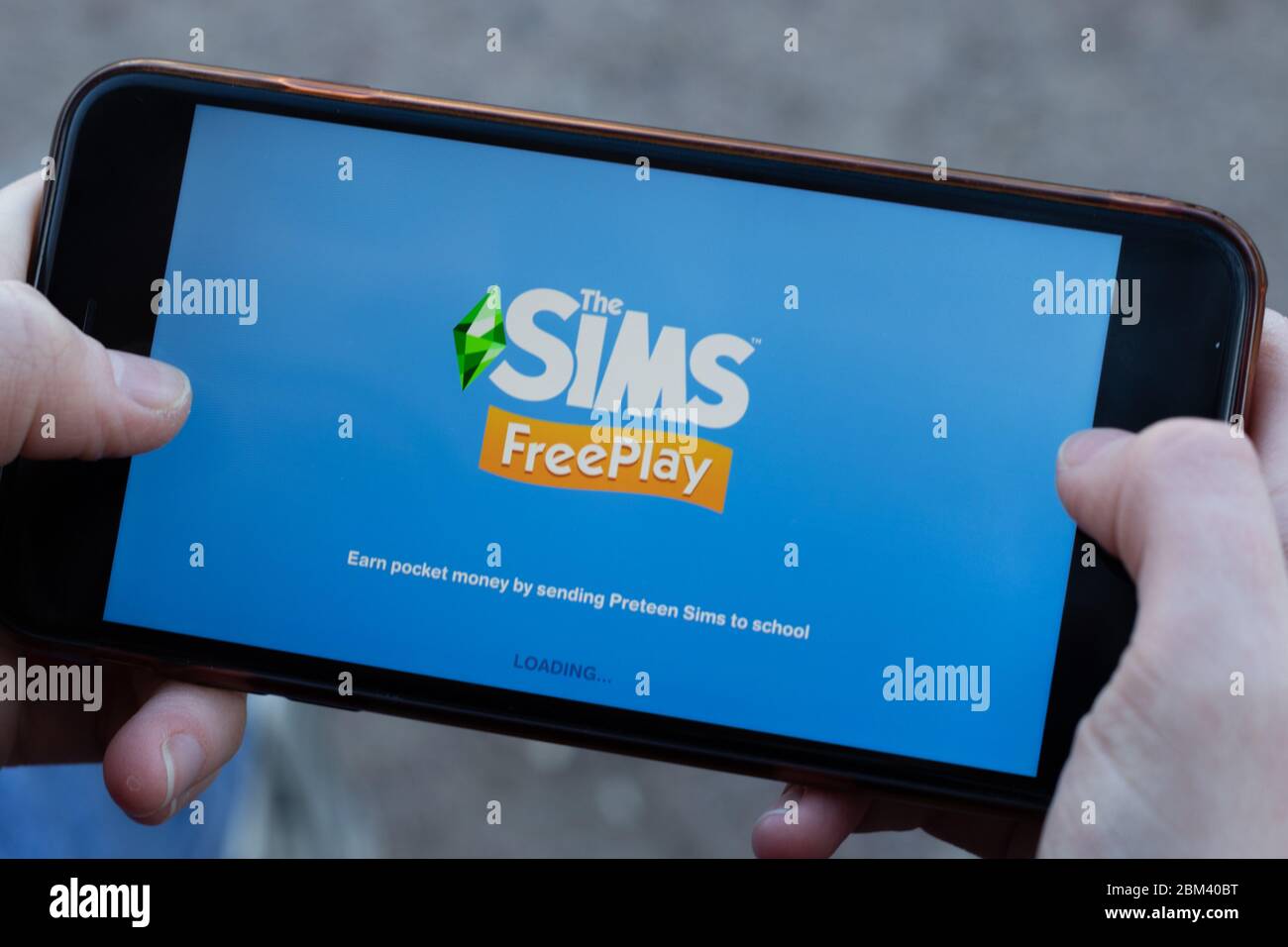 New York, USA - 1. Mai 2020: Die Sims Free Play Mobile Game App Logo Nahaufnahme auf dem Handy-Bildschirm, illustrative Editorial Stockfoto