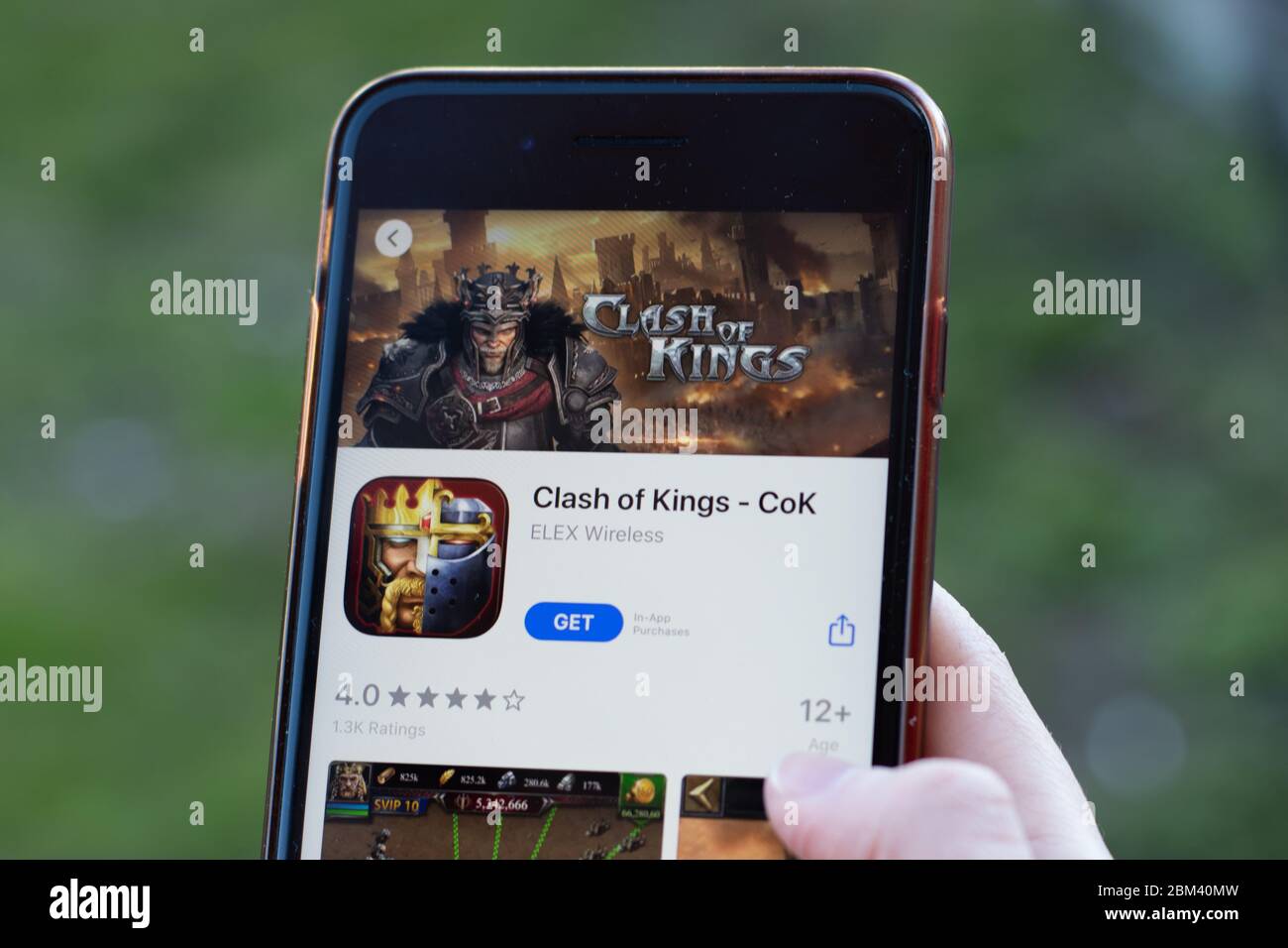 New York, USA - 1. Mai 2020: Clash of Kings Cok App-Logo Nahaufnahme auf dem Telefonbildschirm, illustrative Editorial Stockfoto