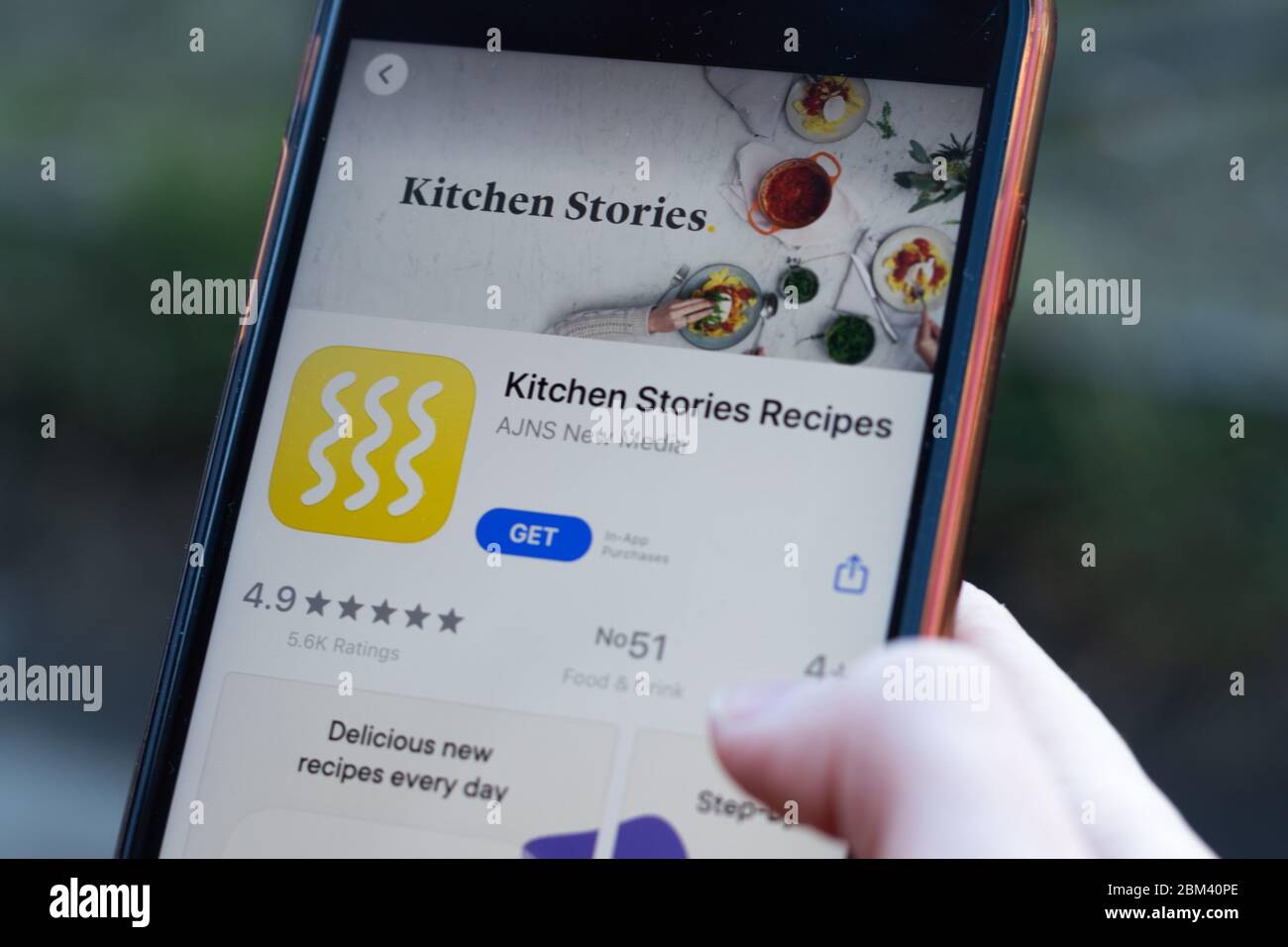 New York, USA - 1. Mai 2020: Kitchen Stories App Logo Nahaufnahme auf dem Handy-Bildschirm, illustrative Editorial Stockfoto