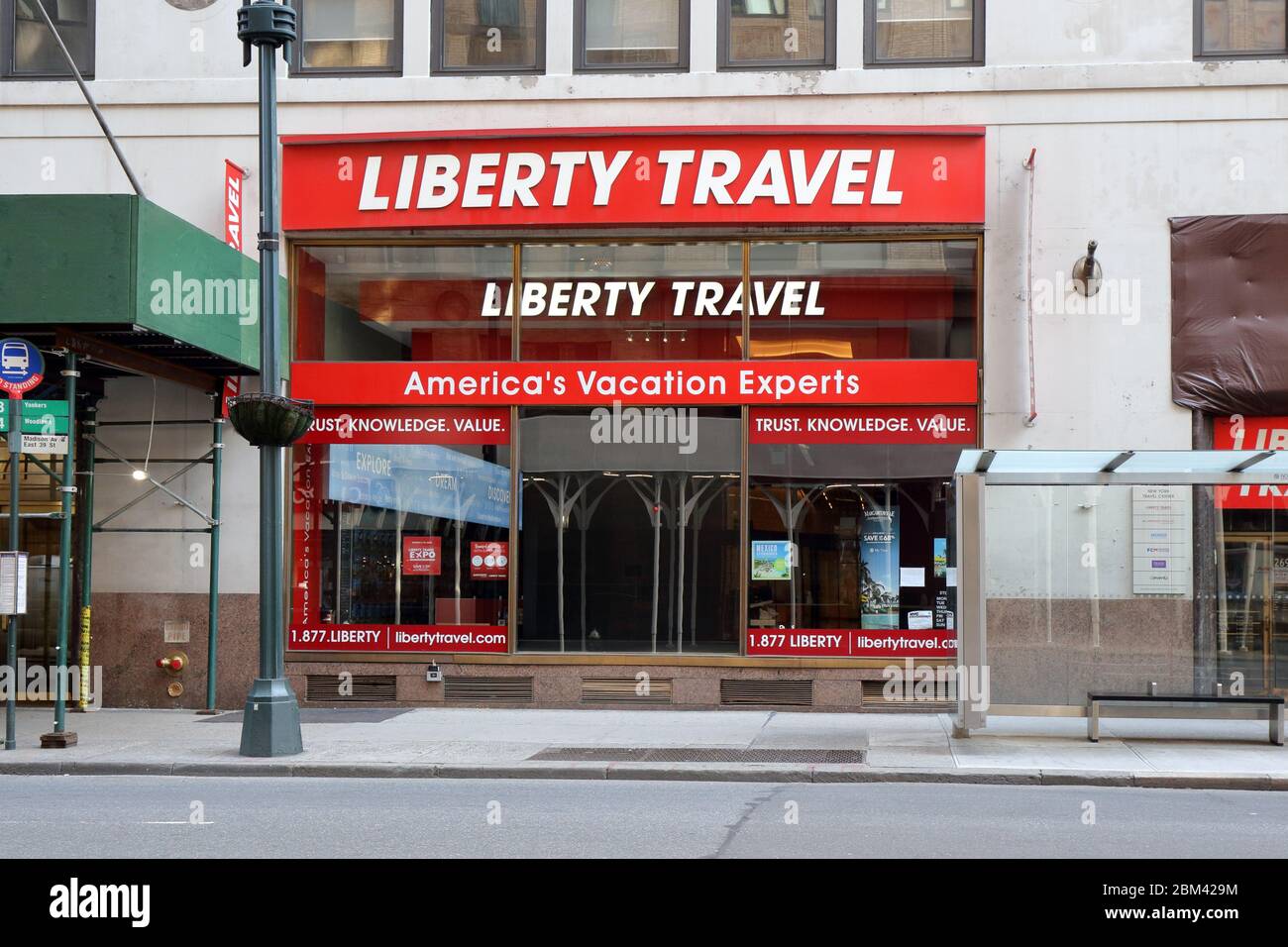Liberty Travel, 269 Madison Ave, New York, NYC Foto von einem Reisebüro in Midtown Manhattan. Stockfoto