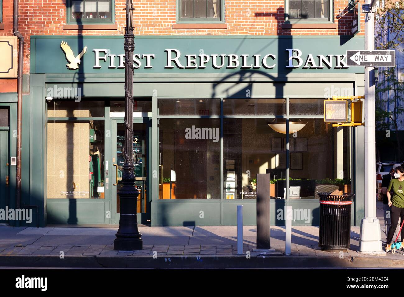 First Republic Bank, 442 6. Avenue, New York, NYC Foto einer Bankfiliale im Stadtteil Greenwich Village in Manhattan Stockfoto