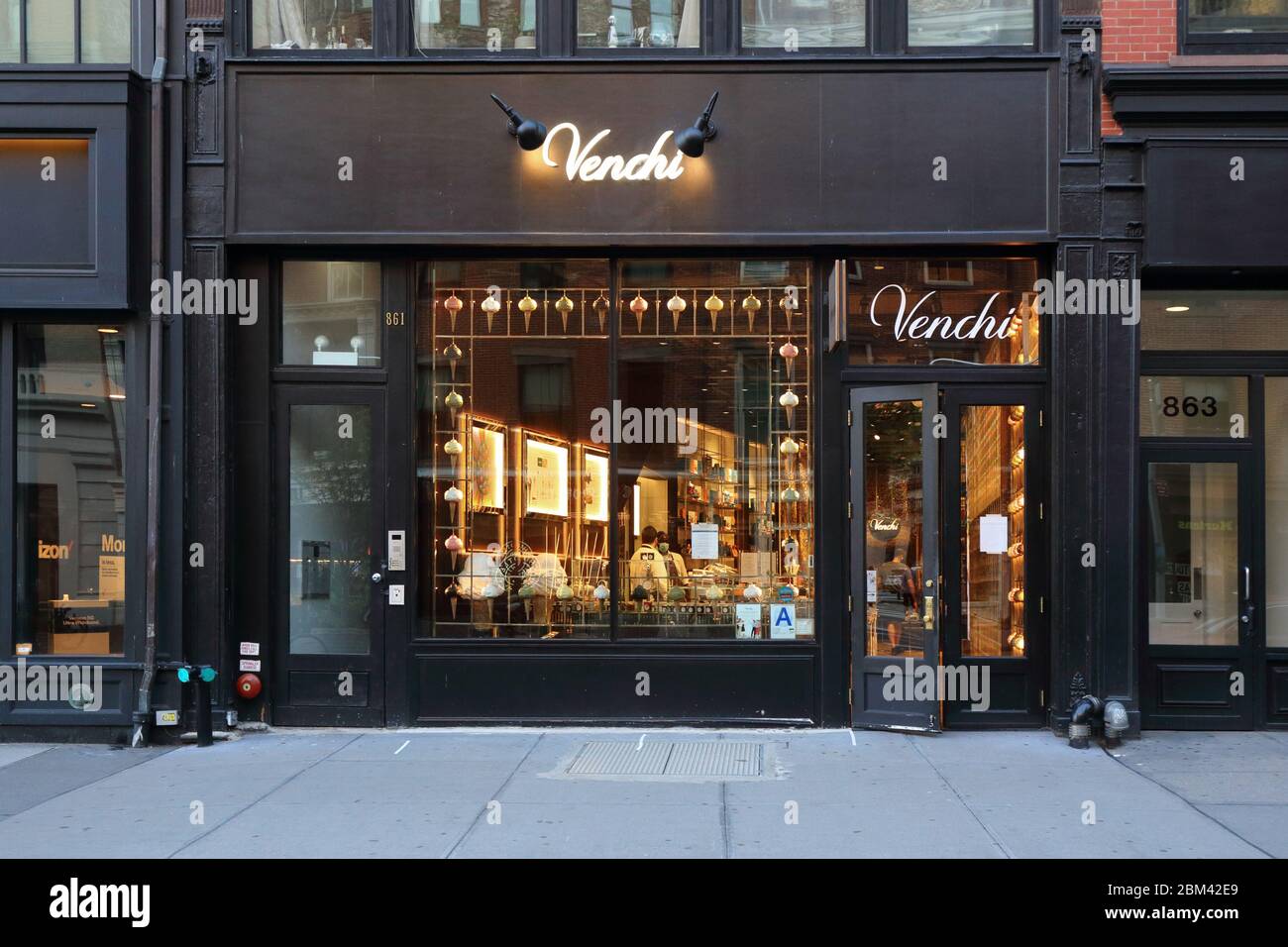 Venchi, 861 Broadway, New York, NYC Schaufensterfoto eines italienischen Schokoladenladens im Viertel Union Square in Manhattan Stockfoto
