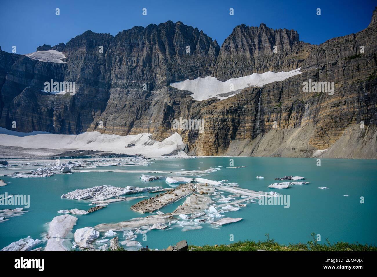 Schmelzende Eisberge im See am Grinnell Gletscher im Sommer Stockfoto