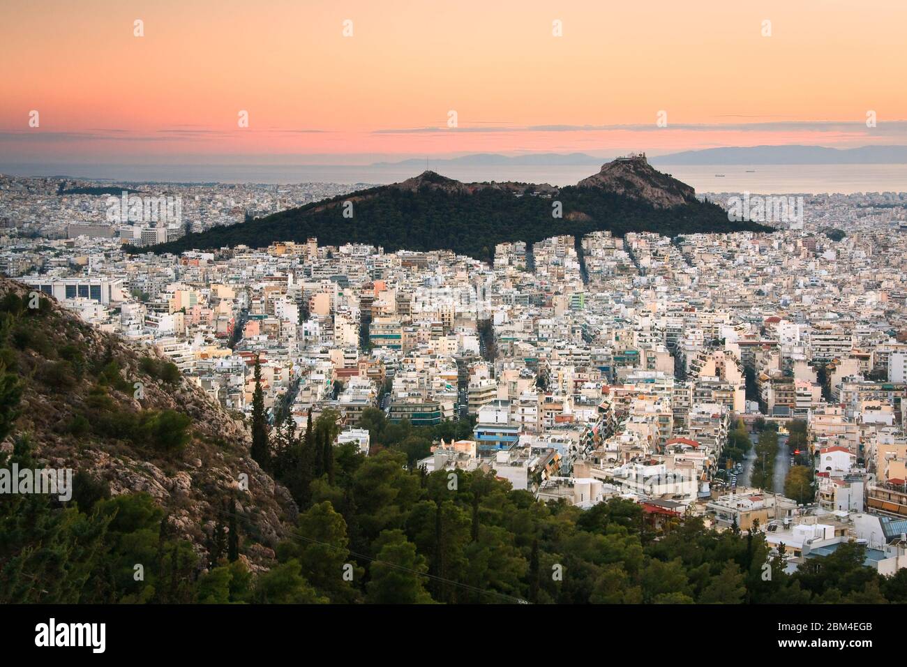 Blick auf den Lycabettus Hügel in Athen. Stockfoto