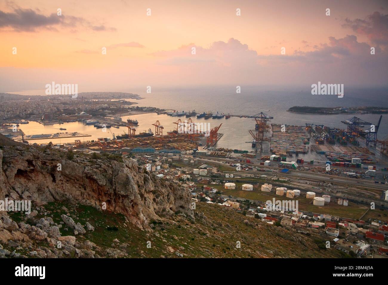 Ansicht des Containerhafens in Piräus, Athen. Stockfoto