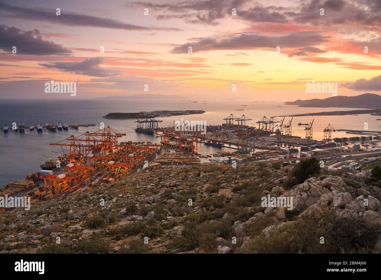 Ansicht des Containerhafens in Piräus, Athen. Stockfoto