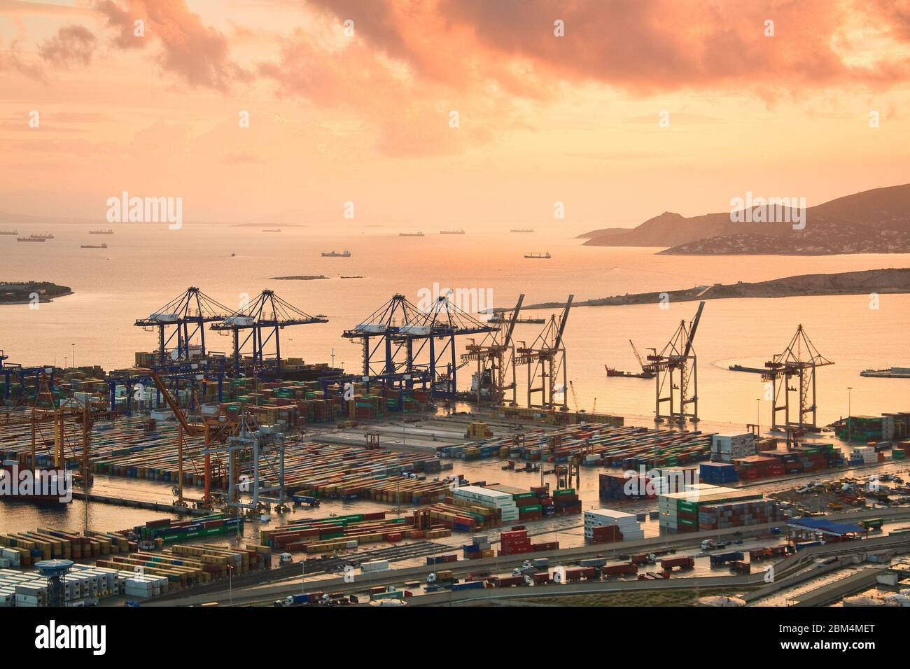 Ansicht des Containerhafens in Piräus, Athen. Stockfoto