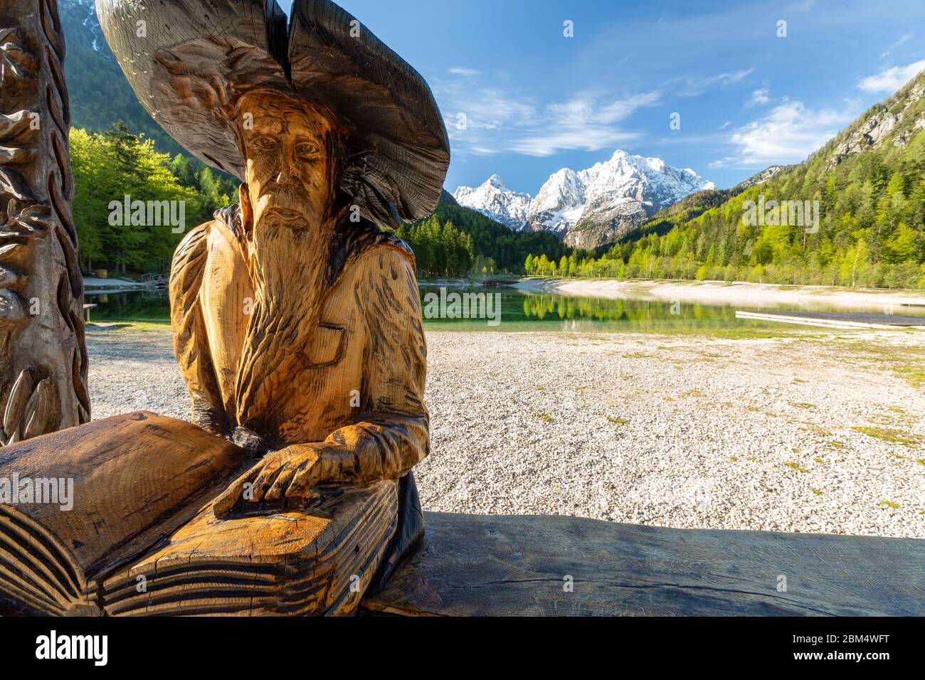 Jasna See in Kranjska Gora in Slowenien, Europa an einem schönen Frühlingsmorgen. Stockfoto