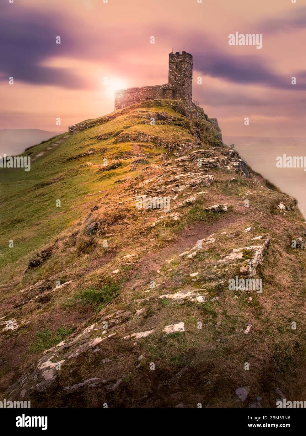 Kirche St. Michael De Rupe, Brentor, Dartmoor, Devon, UK. Die höchsten arbeiten Kirche in England. Stockfoto