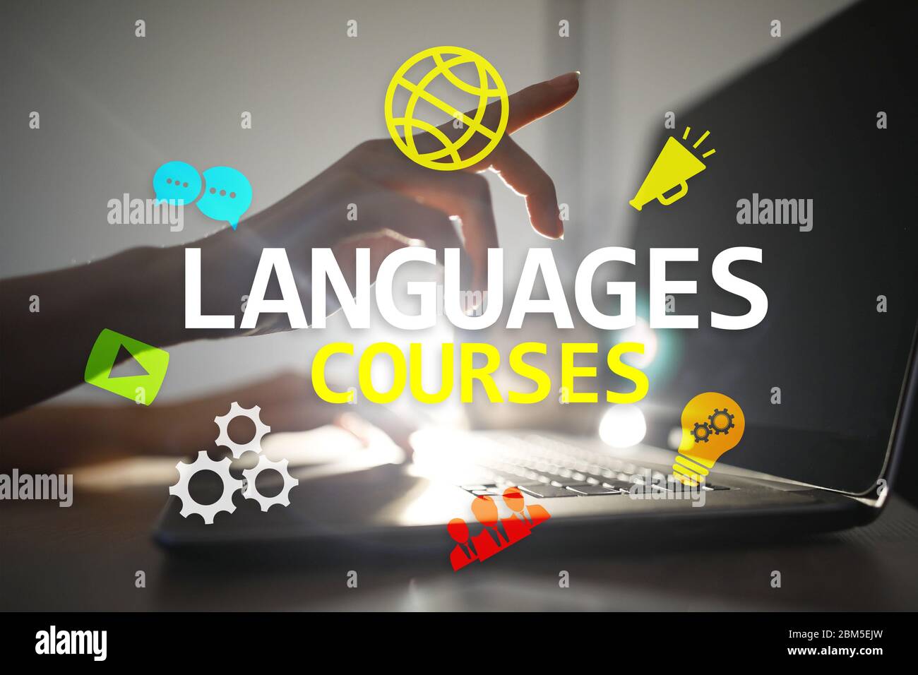 Sprachkurse, Online-Lernen, Englischunterricht, E-Learning-Konzept auf virtuellem Bildschirm Stockfoto