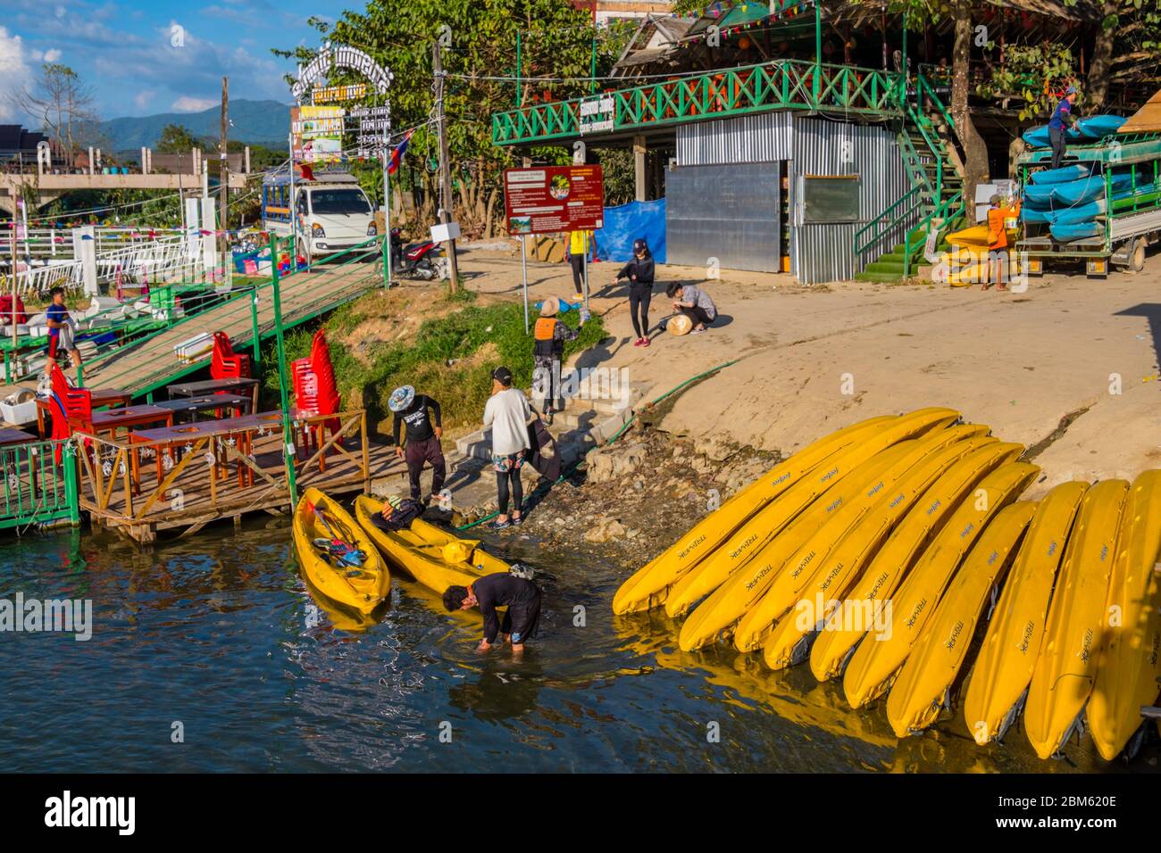 Kajak Verleih Ort, Nam Song, Song Fluss, Vang Vieng, Laos Stockfoto