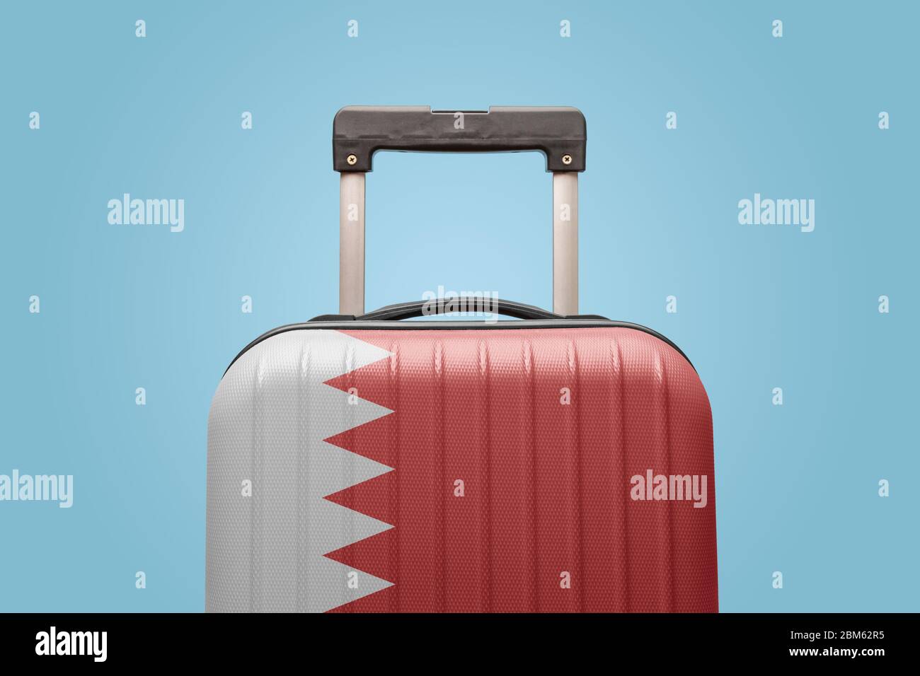 Koffer mit Bahraini Flagge Design travel Asia Konzept. Stockfoto