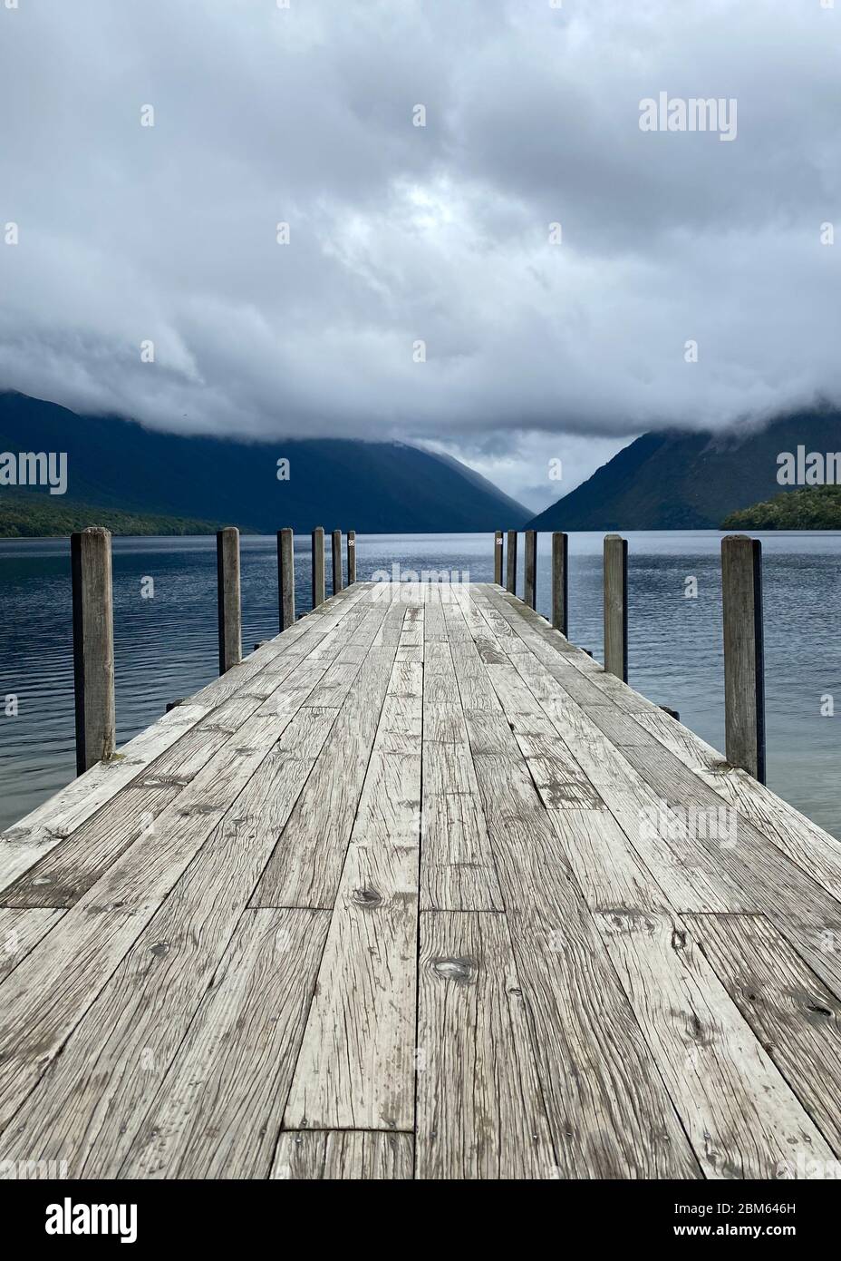 Holzsteg am Lake Rotoiti, St Anaud, Neuseeland Stockfoto