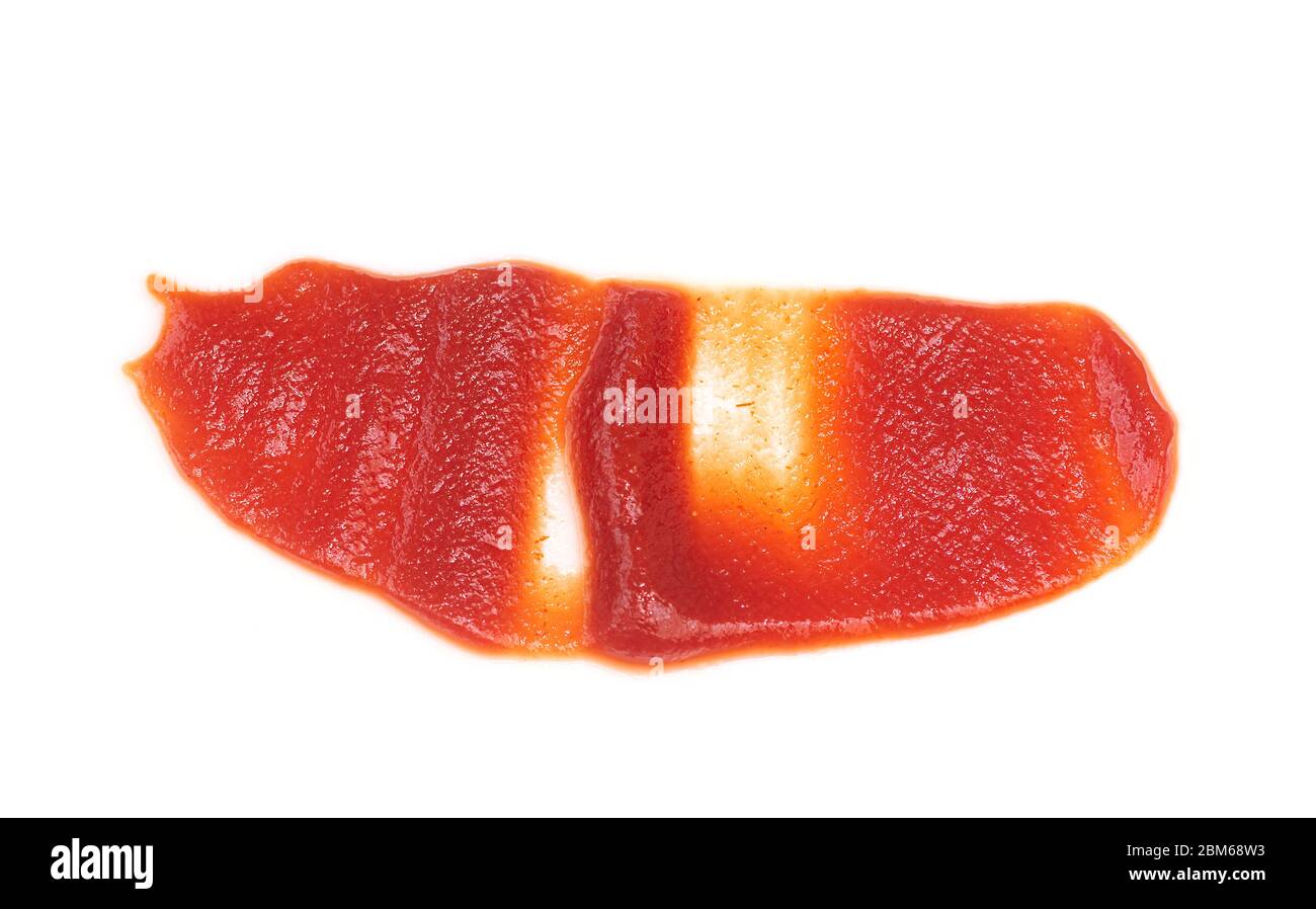 Nahaufnahme Fleck von rotem Ketchup isoliert auf weißem Hintergrund Stockfoto