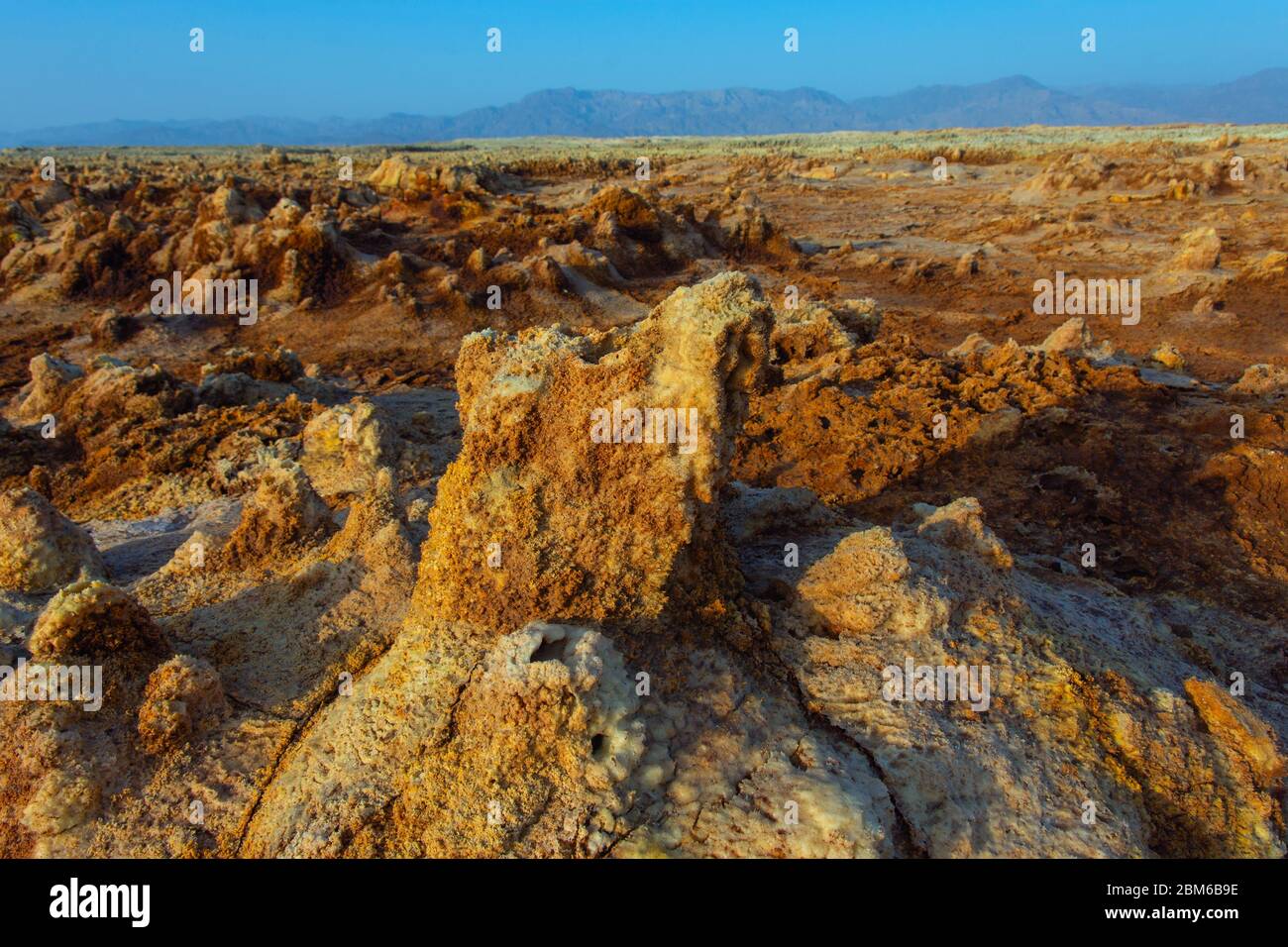 Bunte Landschaft von Dallol terrestrischen Hydrothermalsystem in Danakil Wüste, Äthiopien Stockfoto Bunte Landschaft von Dallol terrestrischen Hydrothermalsystem in Danakil Wüste, Äthiopien Stockfoto
