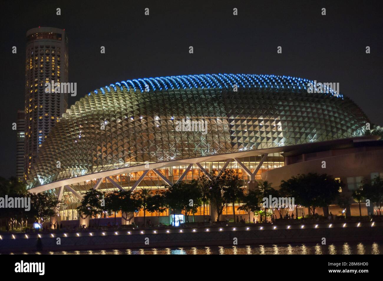 Esplanade - Theater an der Bucht bei Nacht, Singapur, Südostasien Stockfoto