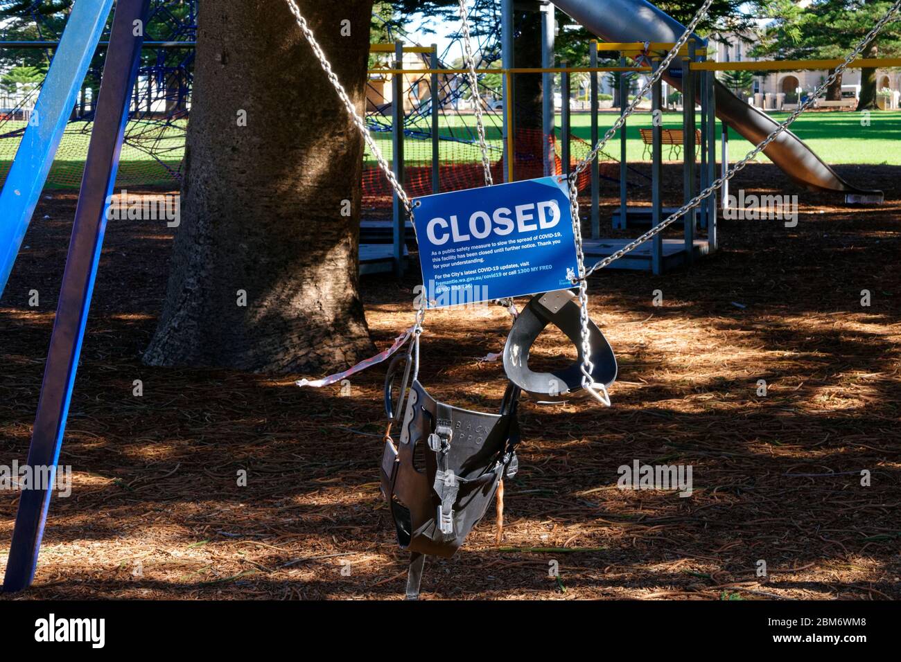 Wegen der Pandemie Covid-19, Fremantle, Westaustralien, ist der Spielplatz für Kinder geschlossen Stockfoto