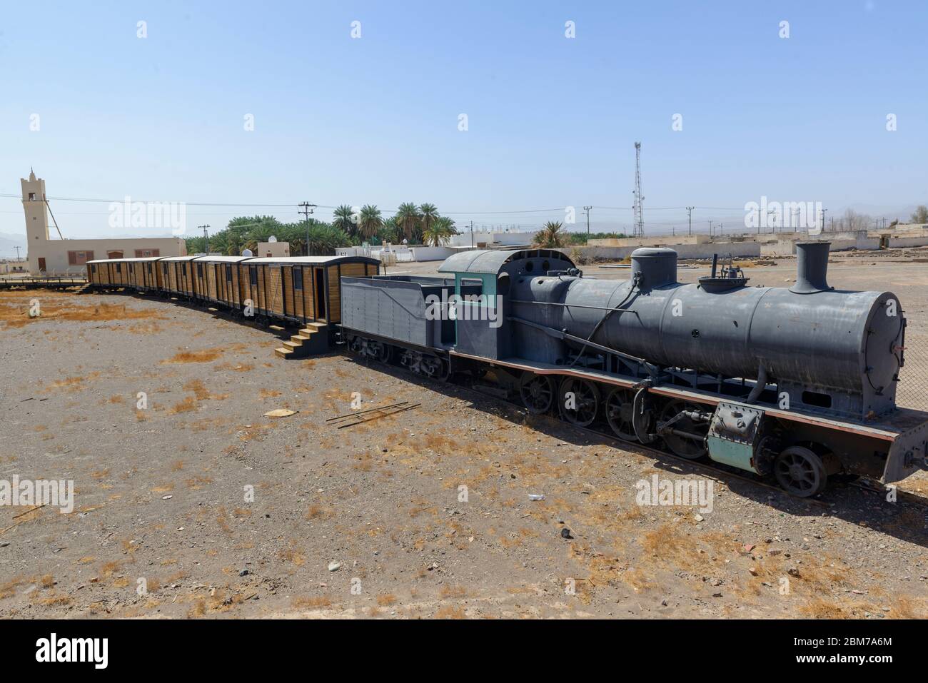 Al Buwayr Station. Einer der Bahnhöfe der alten Hejaz-Bahn, wo Sie einen fast vollständigen Zug und mehrere Wagen sehen können. Saudi-Arabien Stockfoto
