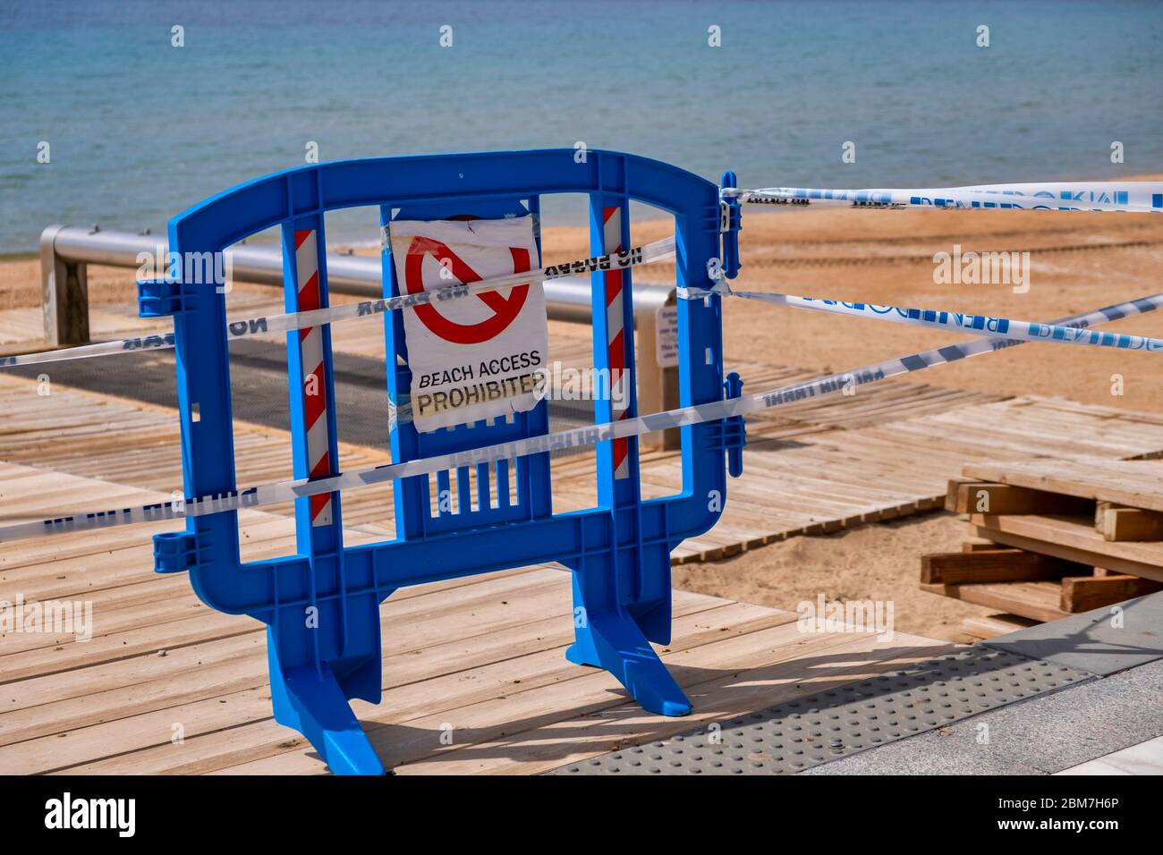 Benidorm, Alicante Spanien, 4.5.2020, Corona-Krise: Blockierter Zugang zum Strand Stockfoto