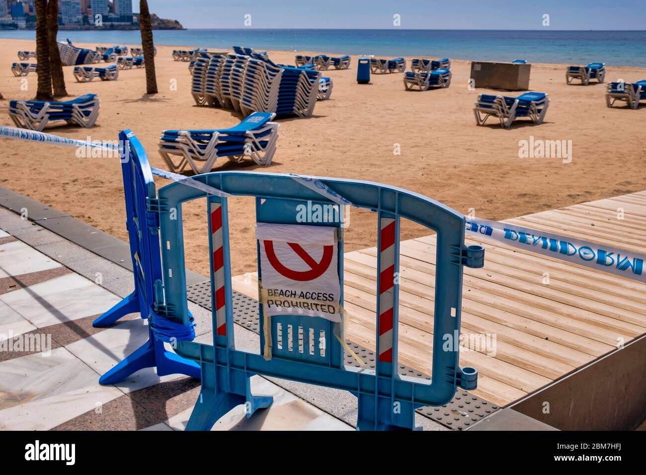 Benidorm, Alicante Spanien, 4.5.2020, Corona-Krise: Blockierter Zugang zum Strand Stockfoto