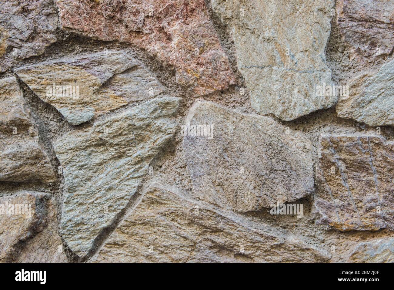 Strukturelle Steinmauer des alten alten alten Gebäudes. Steinhintergrund. Stockfoto