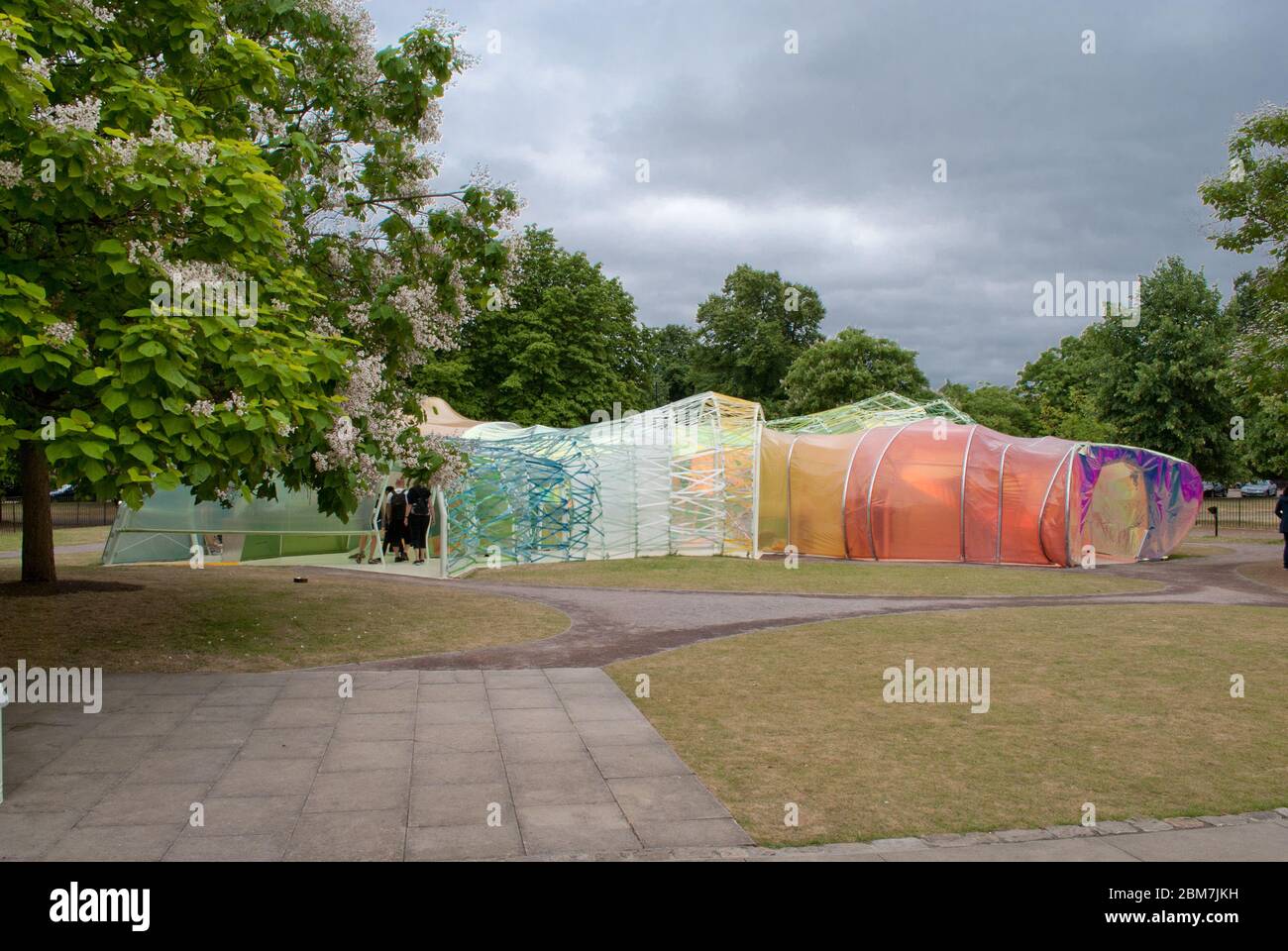 Sommerhauptpavillon Serpentine Galleries Serpentine Pavilion 2015, Kensington Gardens, London, W2 3XA von Selgascano Jose Selgas Lucia Cano Stockfoto