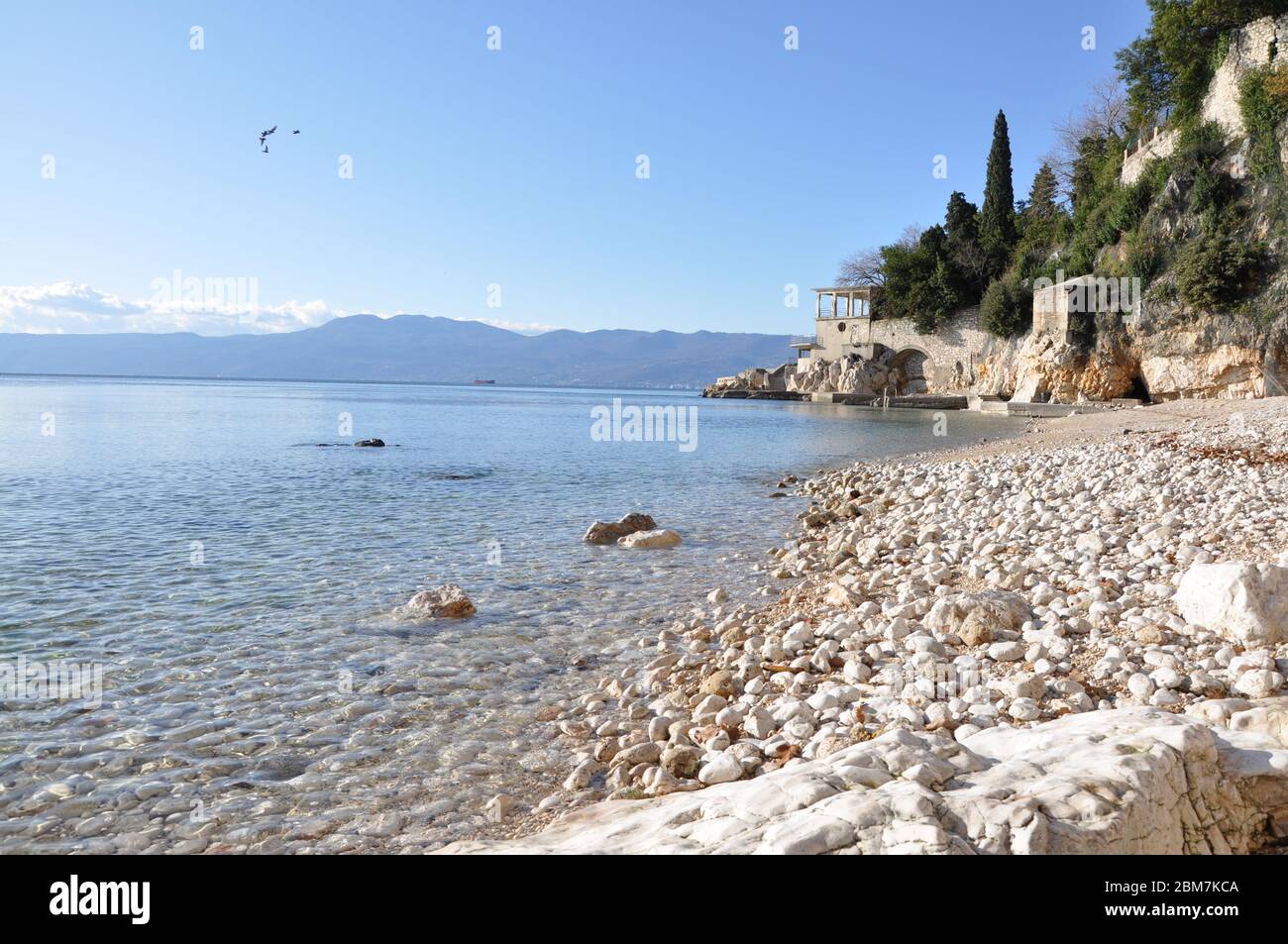 Schöner Tag an der Küste. Stockfoto