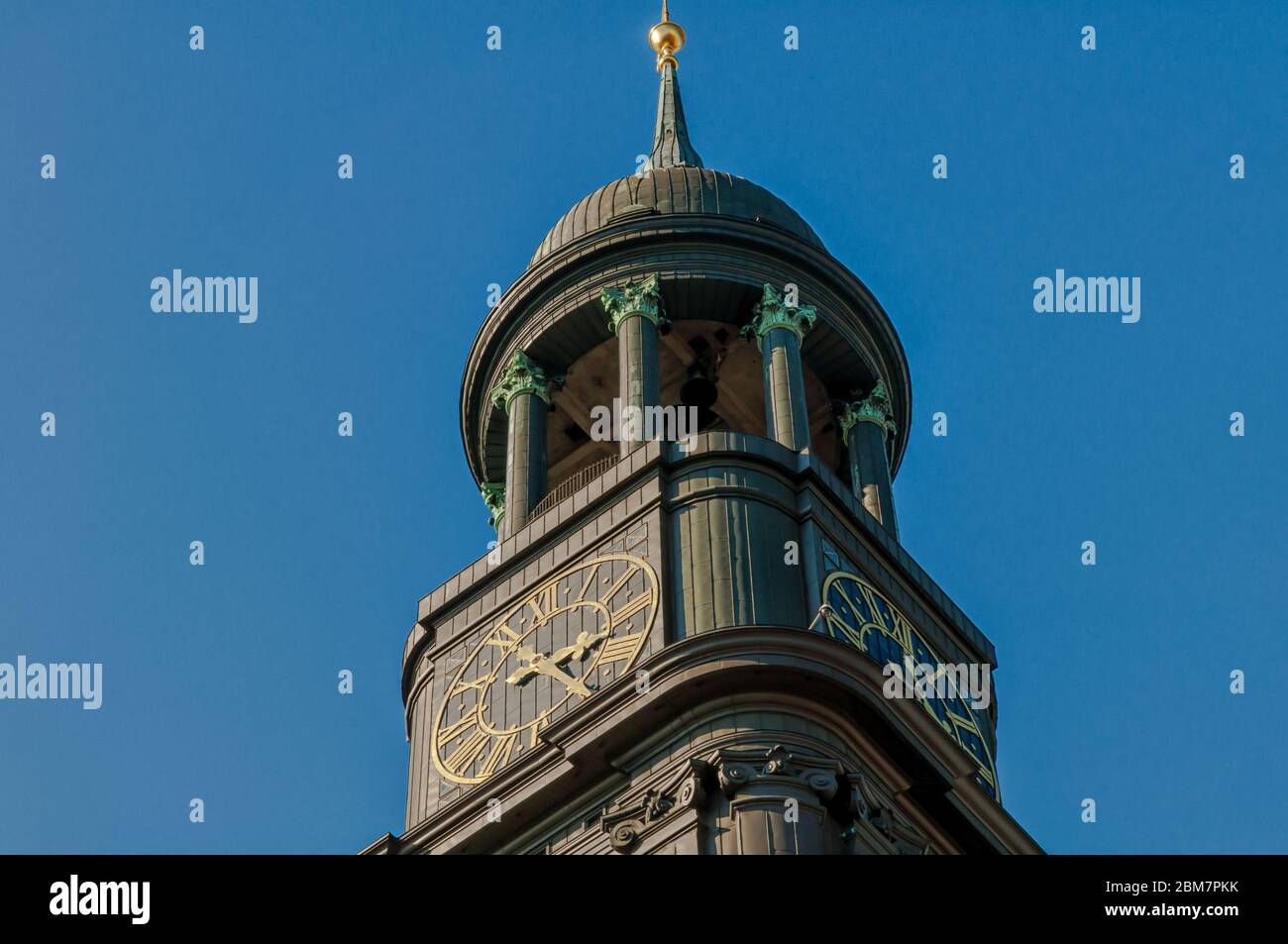 Der Kirchturm der St. Michaelis Kirche in Hamburg Stockfoto