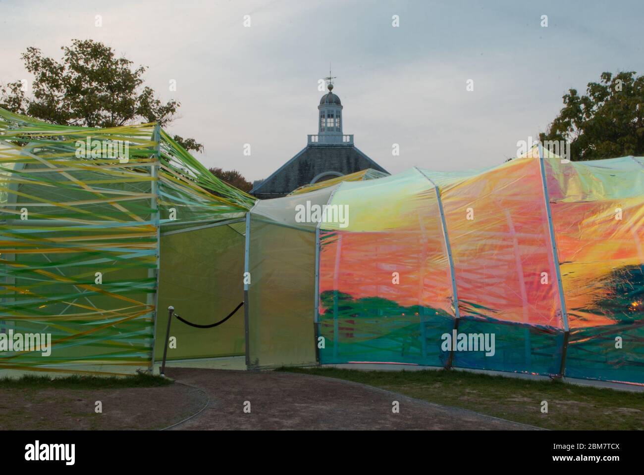 Sommerhauptpavillon Serpentine Galleries Serpentine Pavilion 2015, Kensington Gardens, London, W2 3XA von Selgascano Jose Selgas Lucia Cano Stockfoto