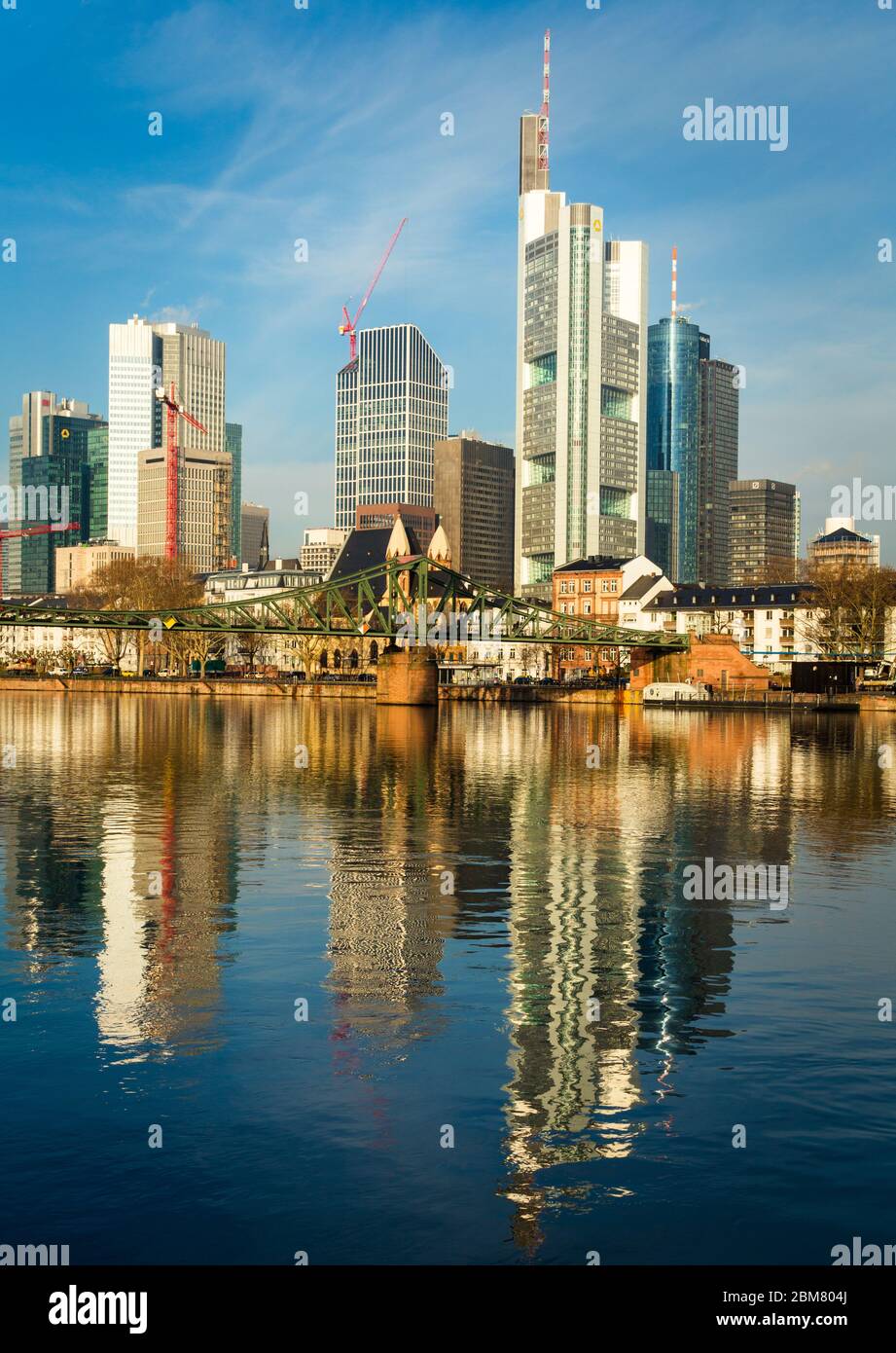 Turm hesse tower bridge -Fotos und -Bildmaterial in hoher Auflösung – Alamy