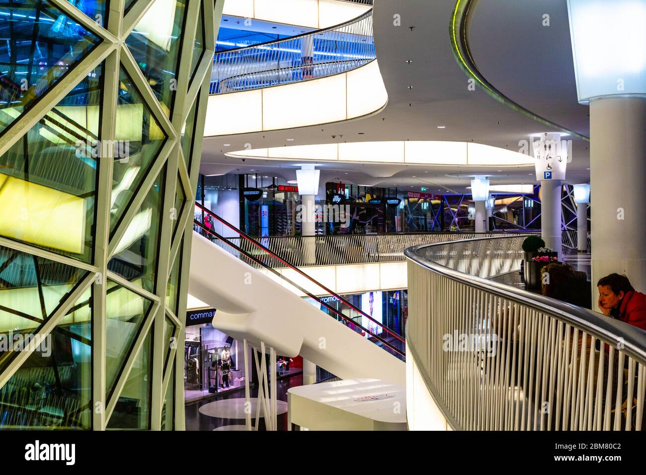 Detail der MyZeil Mall in Frankfurt am Main, Hessen. MyZeil ist ein Einkaufszentrum im Zentrum von Frankfurt. Stockfoto