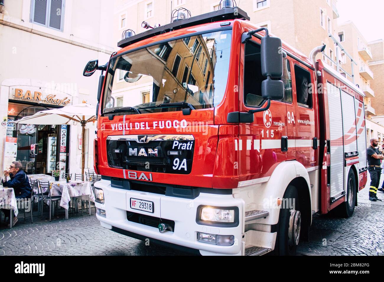 Rom Italien Oktober 18, 2019 Blick auf eine italienische Feuerwehrmaschine in den Straßen von Rom am Morgen geparkt Stockfoto