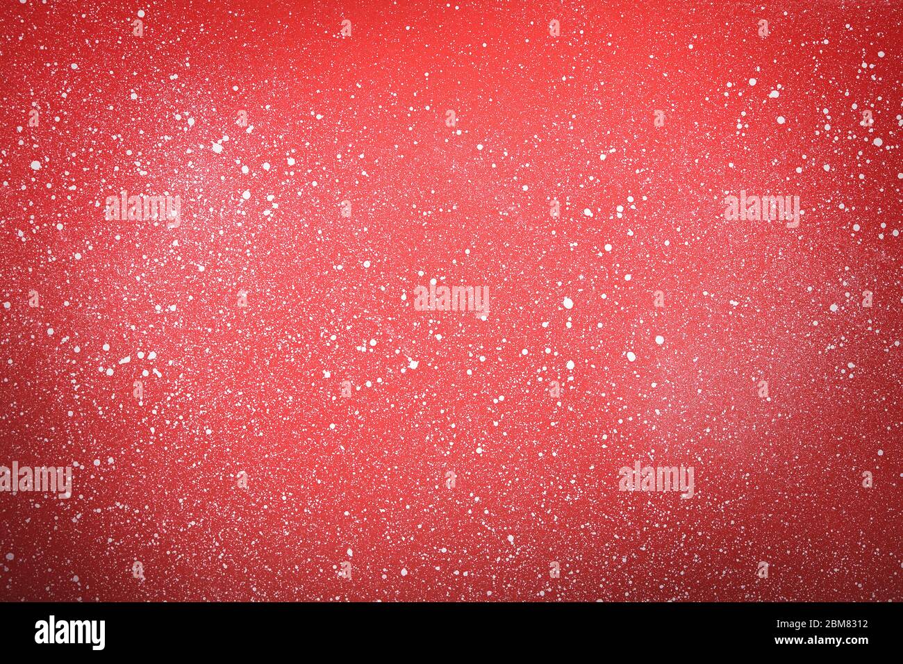 Abstraktes Rot mit weißen Punkten oder Schneehintergrund. Weihnachten oder Verkauf Vorlage. Stockfoto