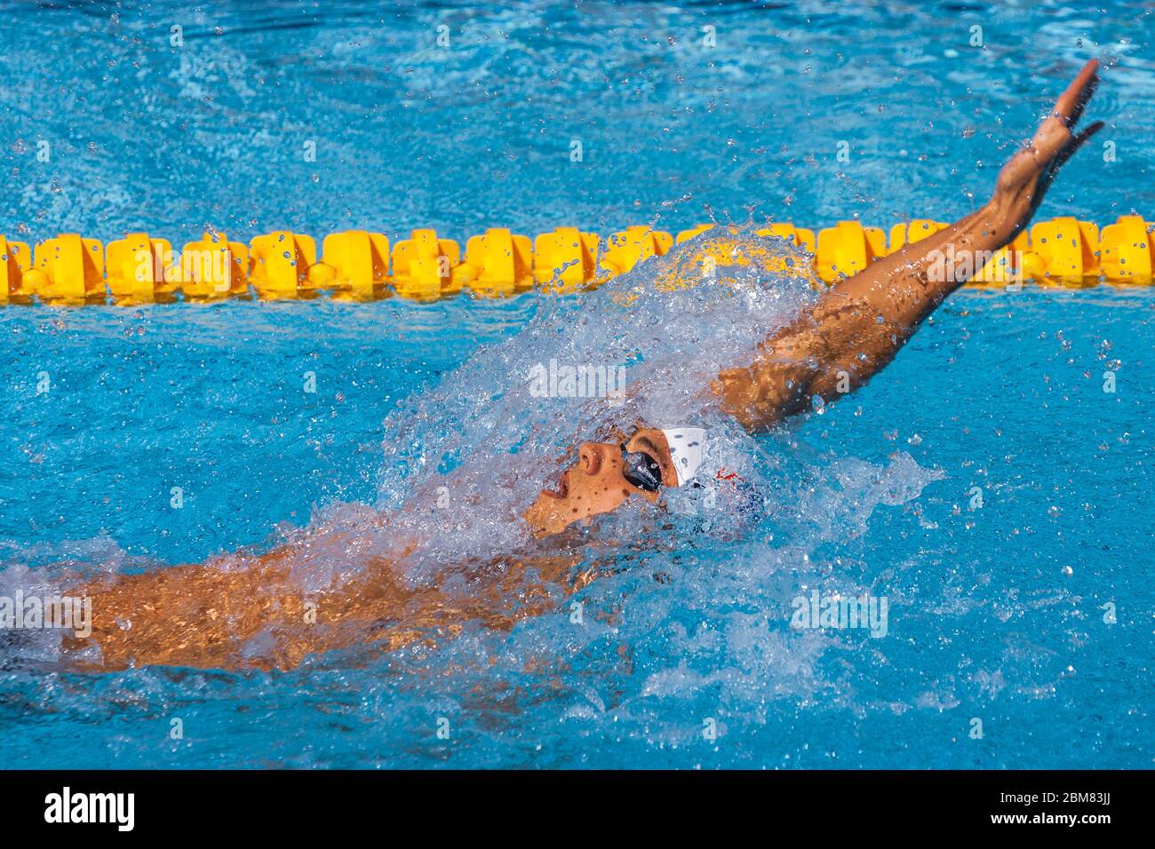 Michael Phelps (USA) tritt bei den Olympischen Sommerspielen 2004 in Athen im 400 Meter langen Einzelmedley-Heat der Männer an. Stockfoto