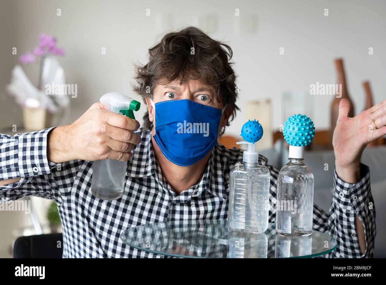 Virusbild, Keime, Coronavirus Desinfektionsmittel, COVID-19 Desinfektionsmittel. Stockfoto