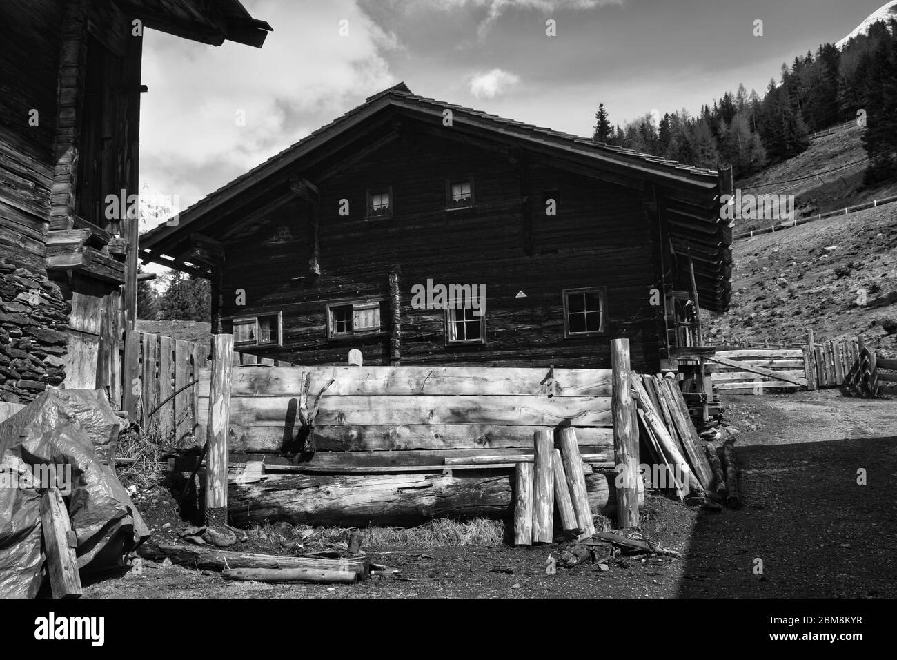 Matreier Tauernhaus, Felbertauern, Frühling, Alm, Almhütte, Hütten, Tradition, Landwirtschaft, Bergbauernhof, Gehöft, Almhütten, Haus, Holzhaus, histo Stockfoto