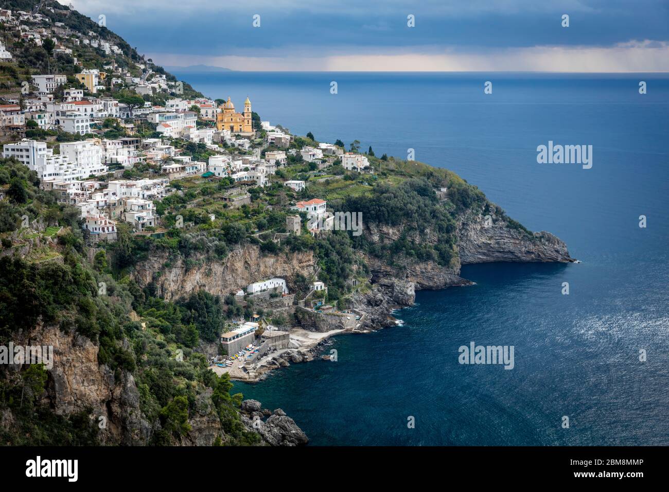 Blick über Praiano entlang der Amalfiküste, Kampanien, Italien Stockfoto