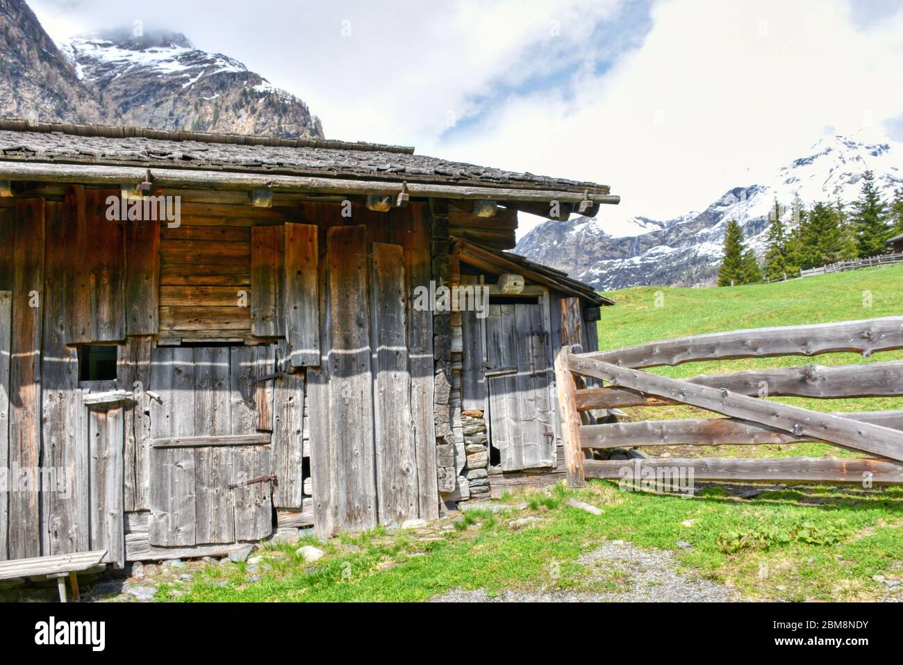 Matreier Tauernhaus, Felbertauern, Frühling, Alm, Almhütte, Hütten, Tradition, Landwirtschaft, Bergbauernhof, Gehöft, Almhütten, Haus, Holzhaus, histo Stockfoto